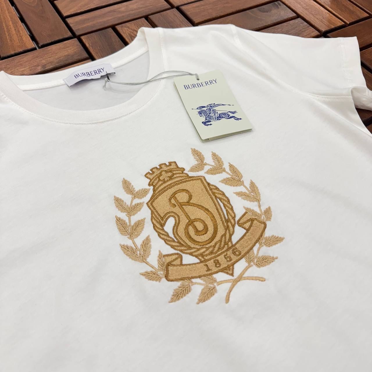BURBERRY Nakış Detaylı Beyaz Kadın T-Shirt BES107