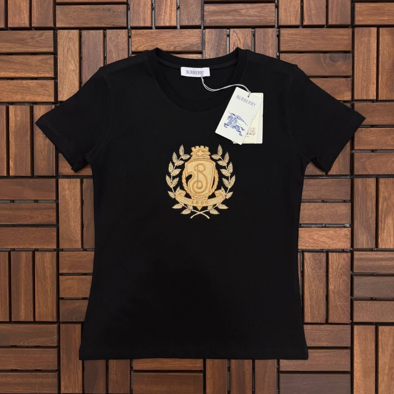BURBERRY Nakış Detaylı Siyah Kadın T-Shirt BES107