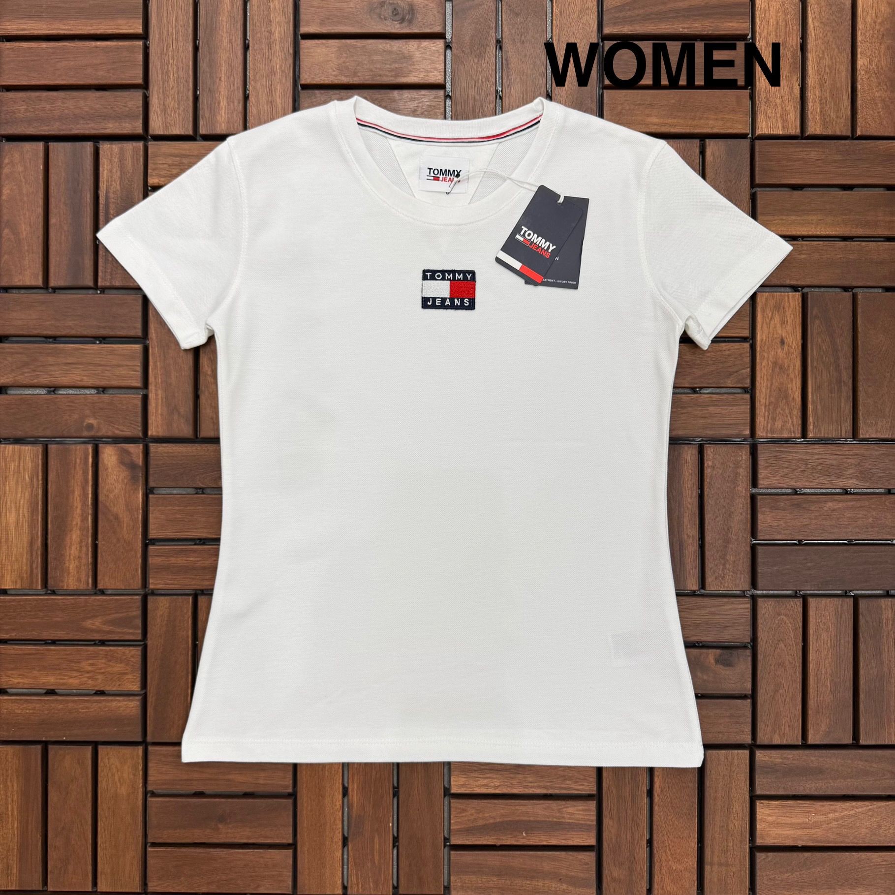 TOMMY JEANS Nakış Logo Detaylı Beyaz Kadın T-Shirt BES152