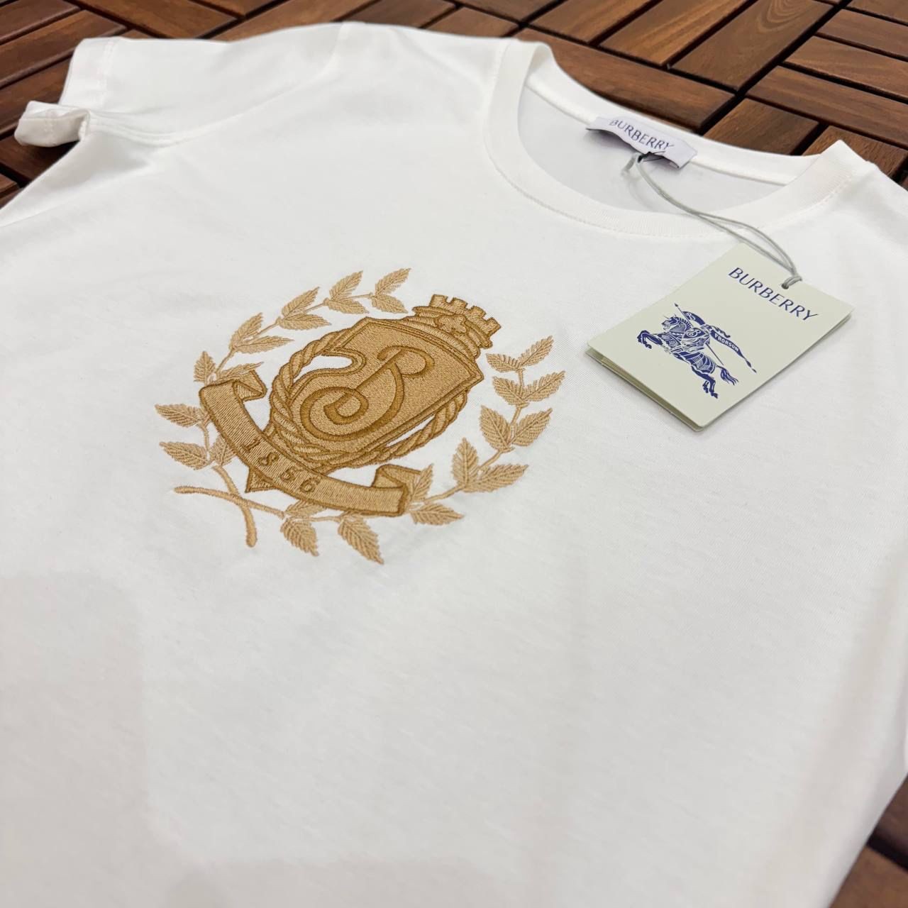 BURBERRY Nakış Detaylı Beyaz Kadın T-Shirt BES107