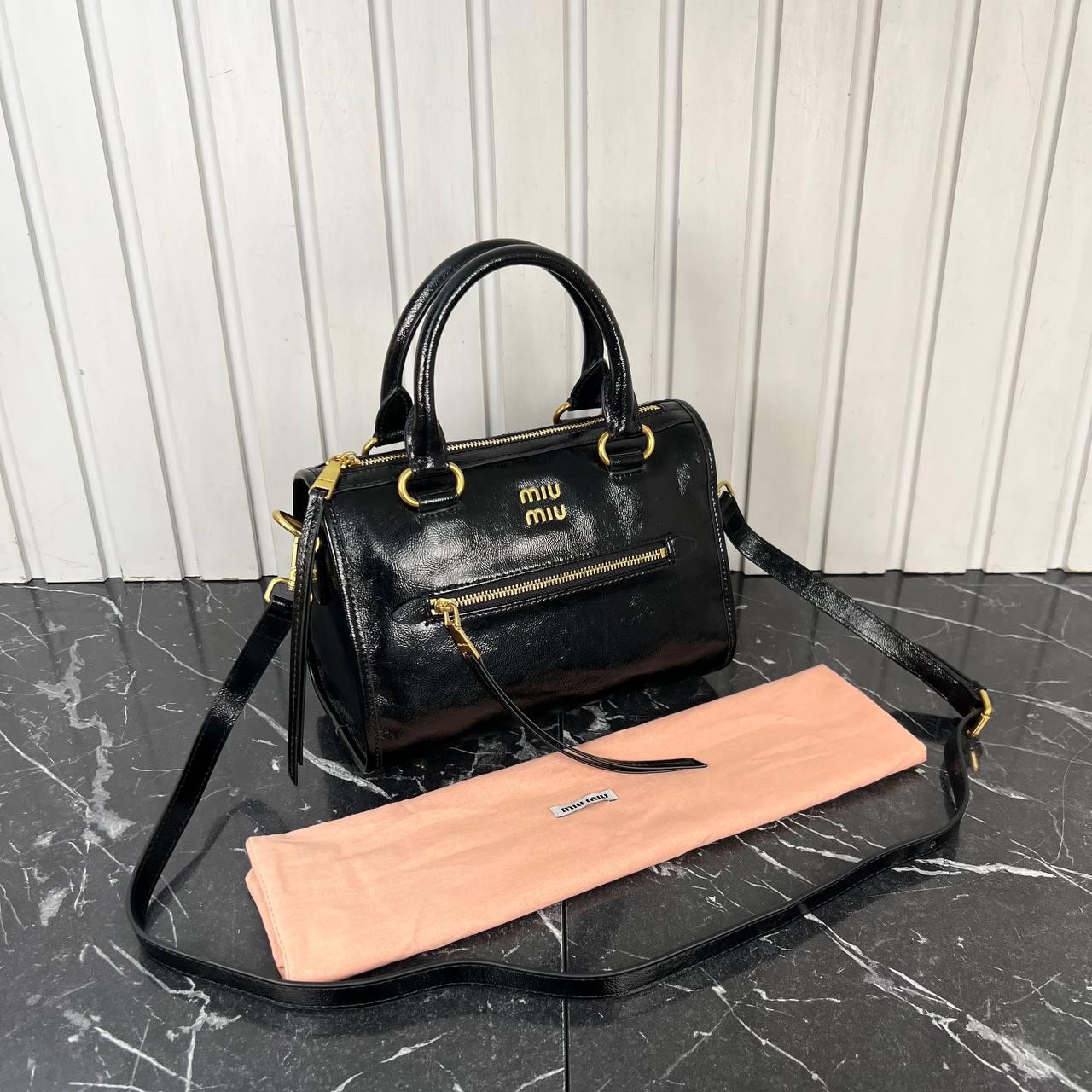 Miu Miu Siyah Vitello Bag  26.5x18.5 cm 