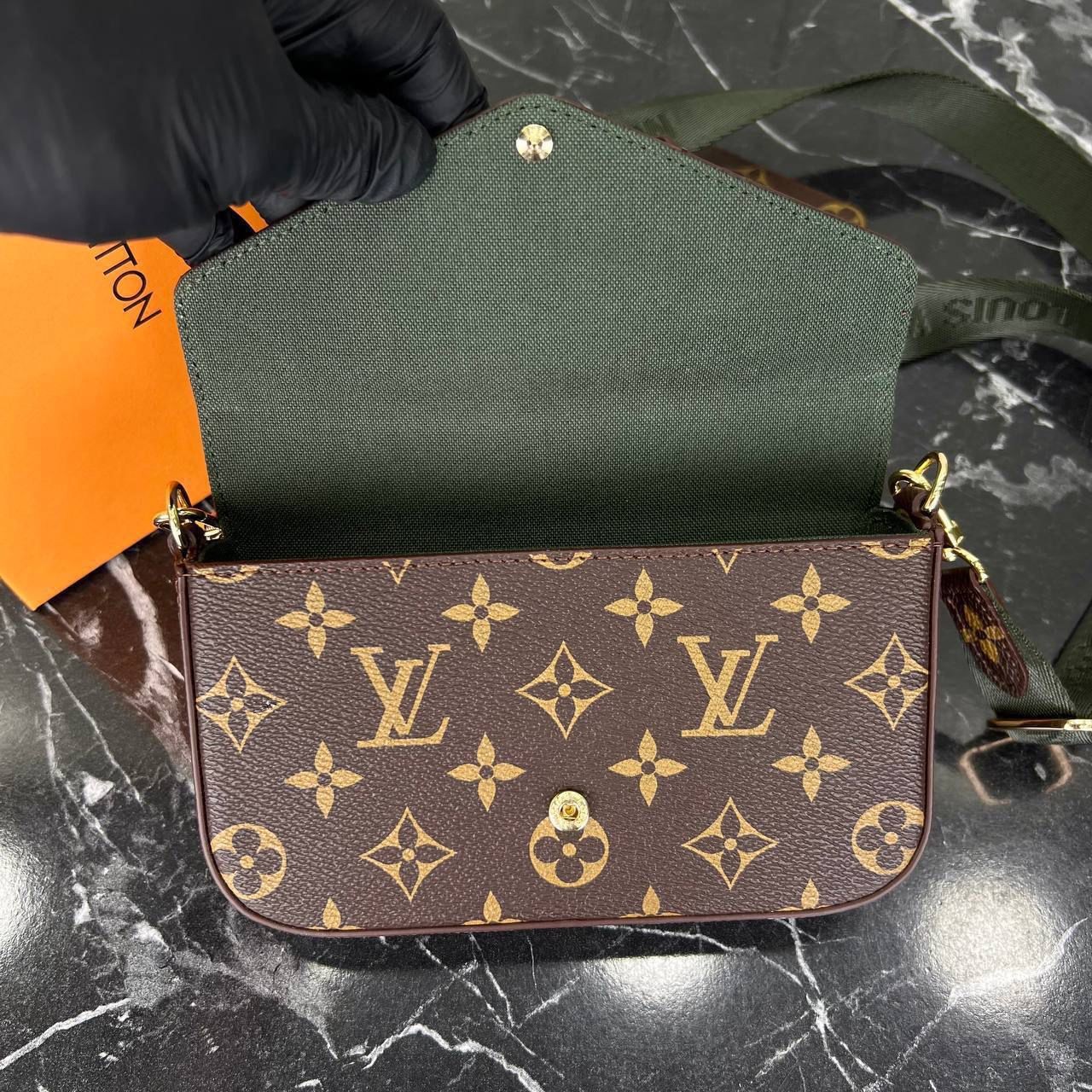 Louis Vuitton Felicie Strap & Go Wallet