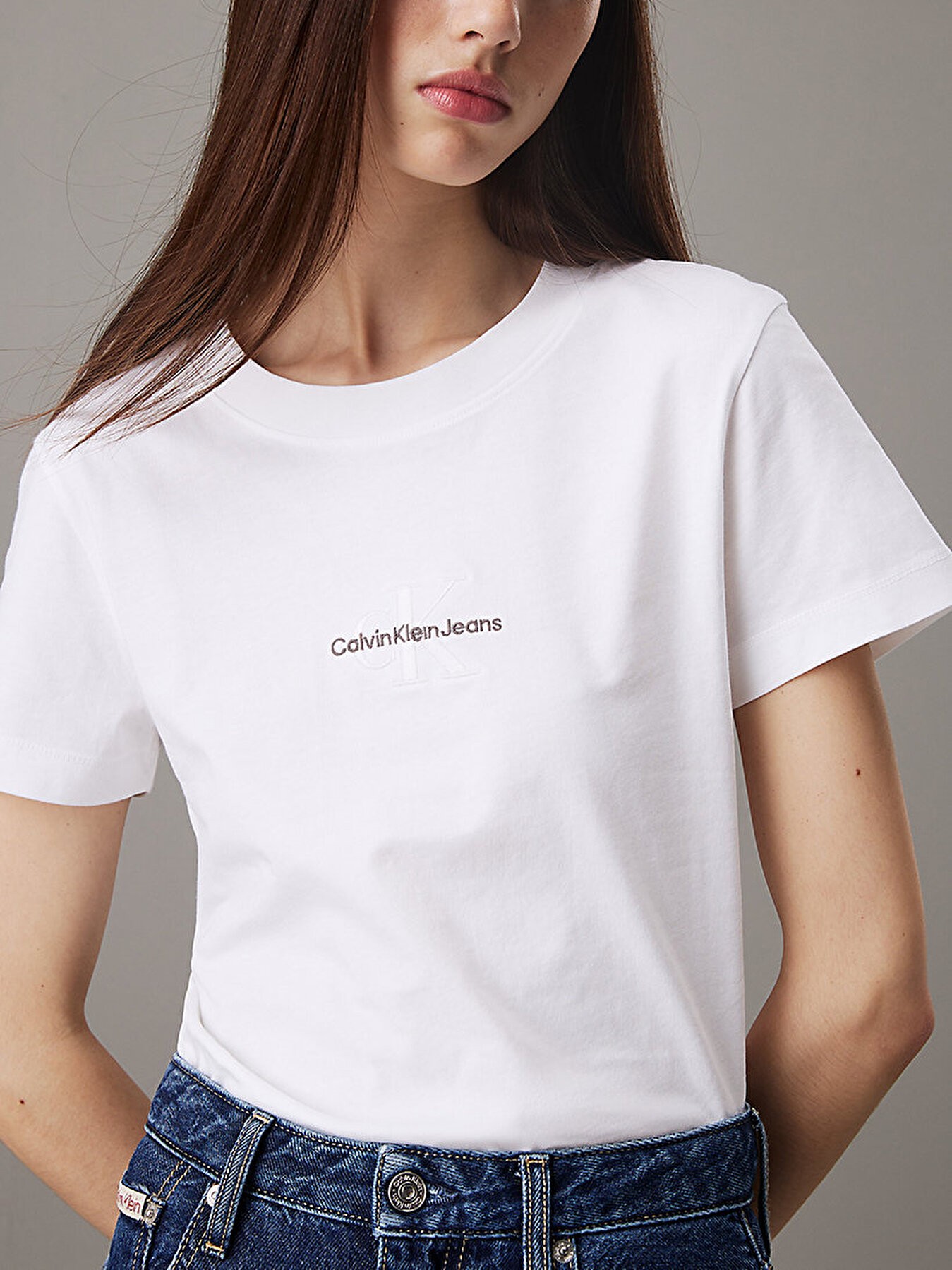 CALVIN KLEIN Nakış Detaylı Beyaz Kadın T-Shirt BES29