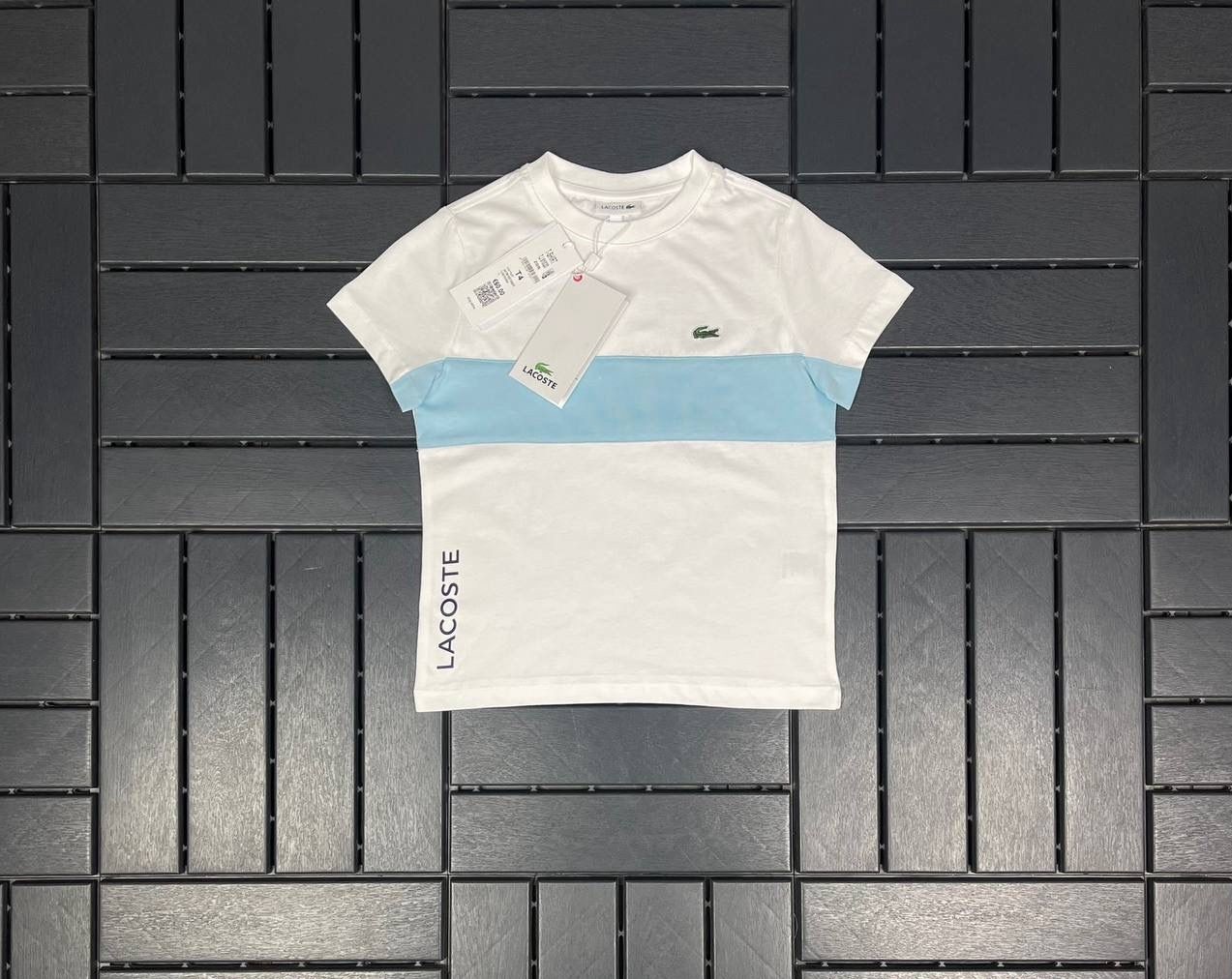 LACOSTE Logo ve Mavi Şerit Detaylı Beyaz Çocuk T-Shirt 81020