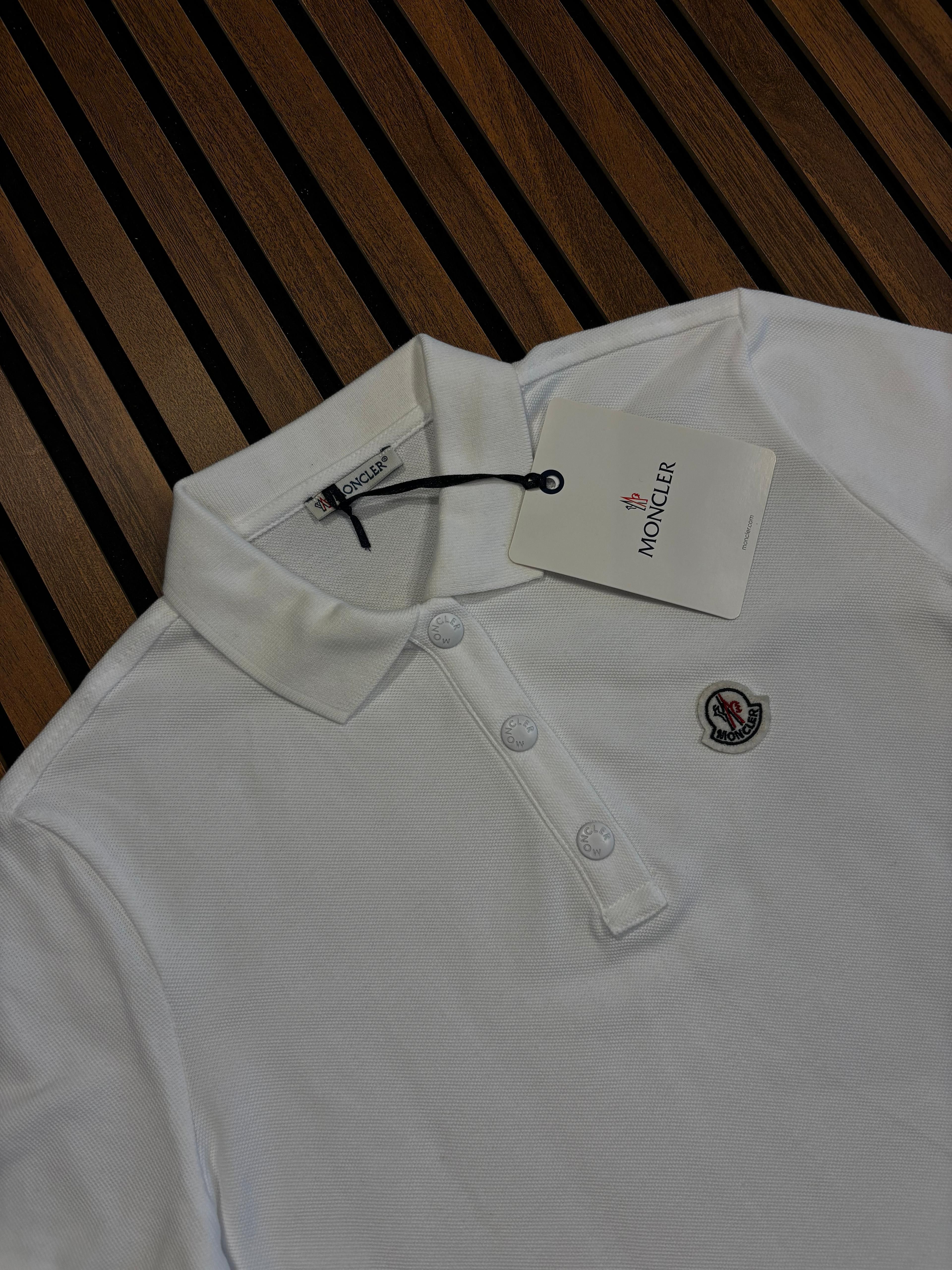 MONCLER Polo Yaka Logo Detaylı Beyaz Kadın T-Shirt 3040
