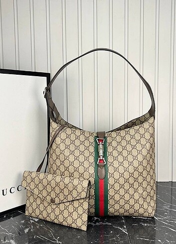 Gucci Medium Shoulder Bag 5702
