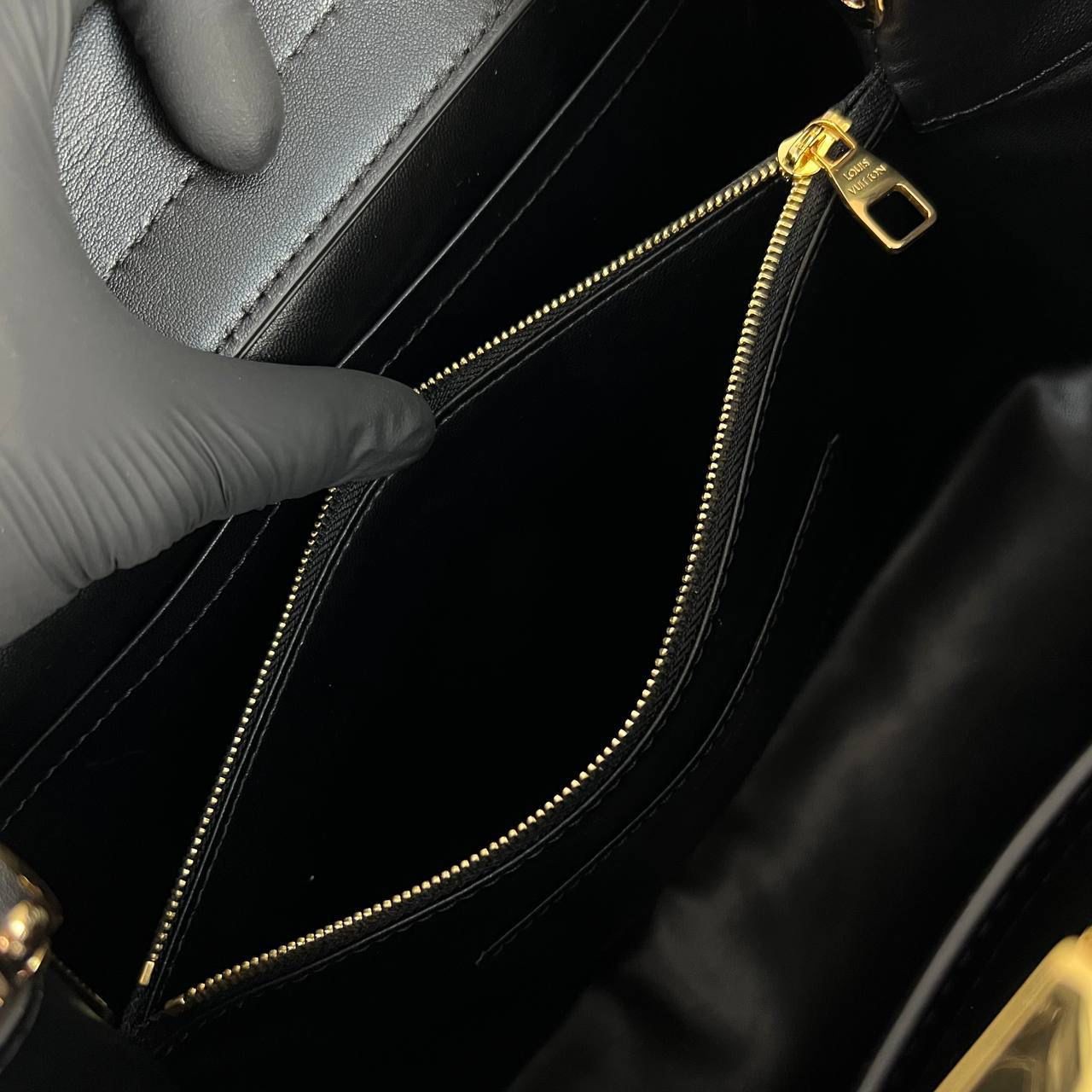 Louis Vuitton Capucines Souple GM