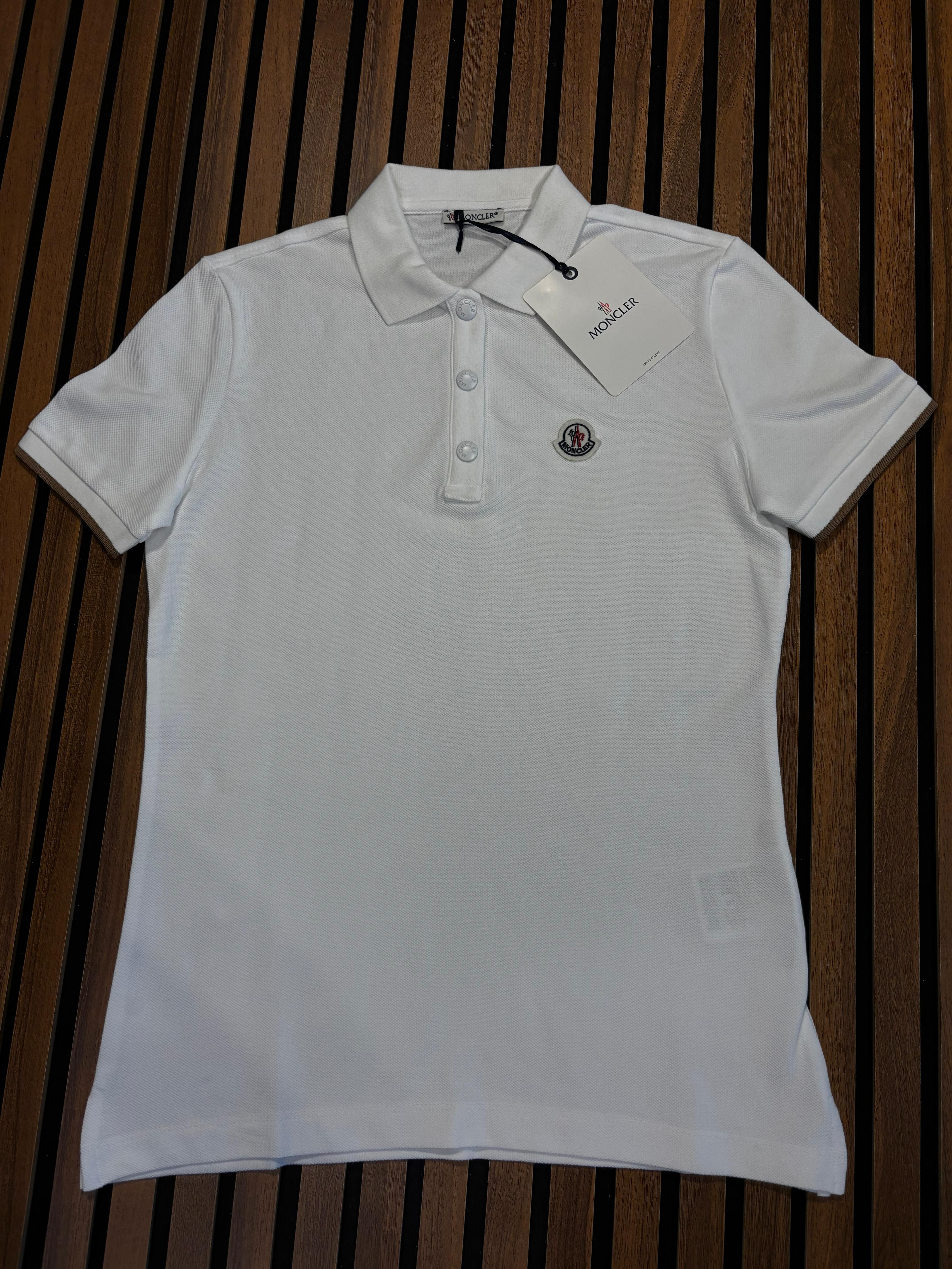 MONCLER Polo Yaka Logo Detaylı Beyaz Kadın T-Shirt 3040