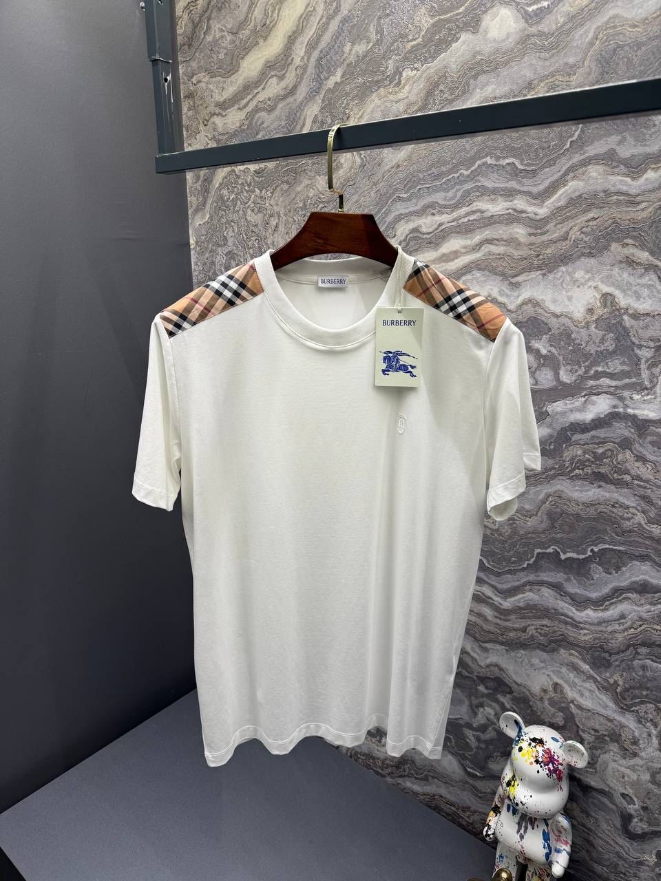 BURBERRY Omuz Detaylı Nakış Logolu Beyaz Erkek T-Shirt 9300