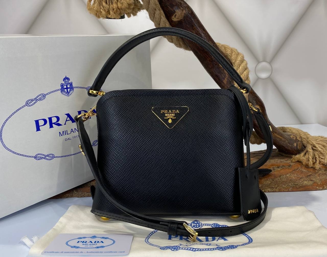Prada  Medium Saffiano Siyah 21×17 cm
