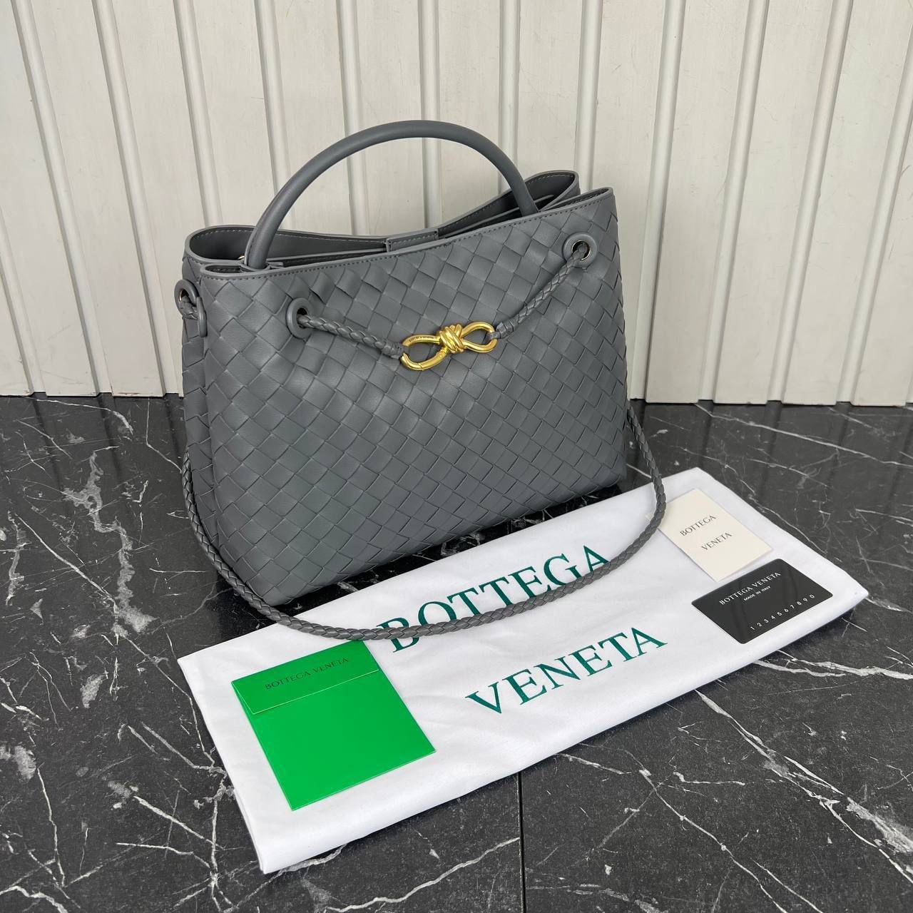 Bottega Veneta Koyu Gri Andiamo Big 32x25 cm