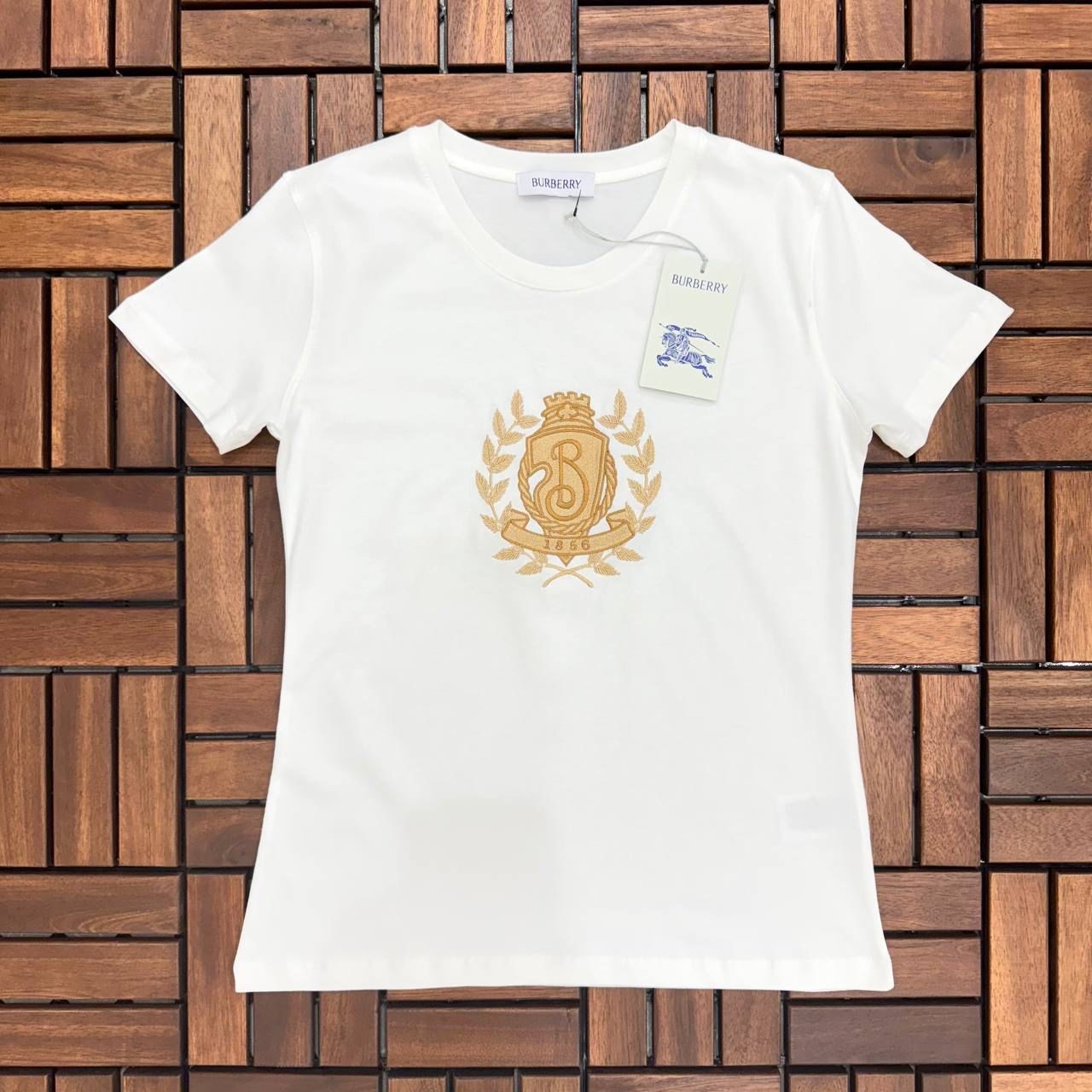 BURBERRY Nakış Detaylı Beyaz Kadın T-Shirt BES107