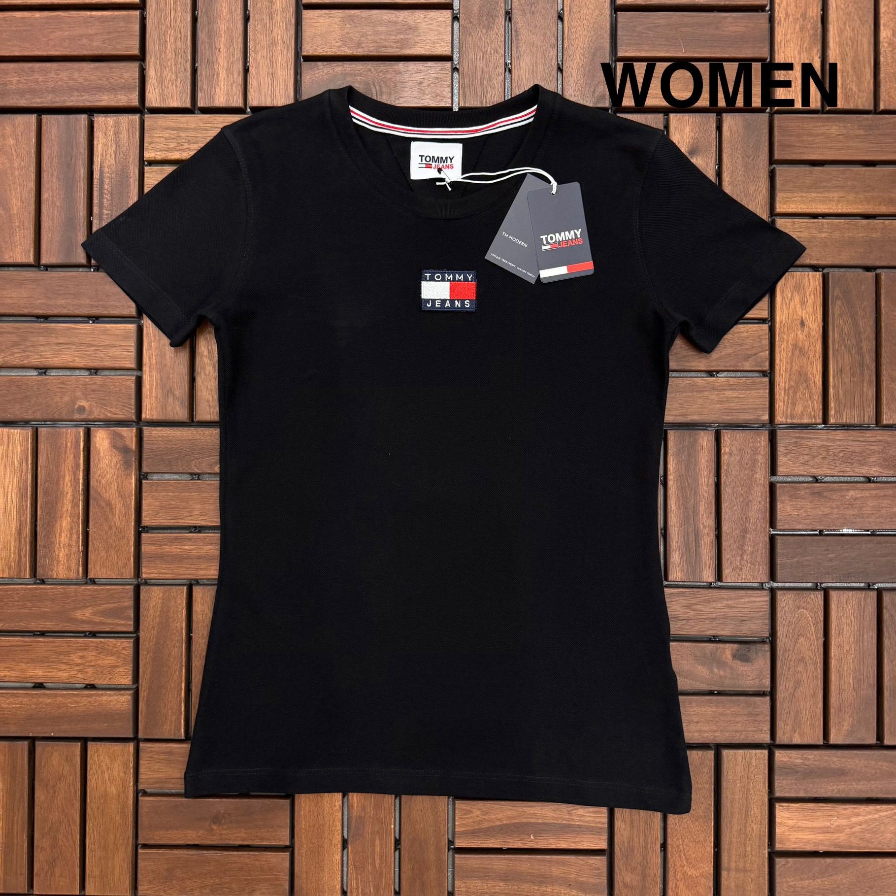 TOMMY JEANS Nakış Logo Detaylı Siyah Kadın T-Shirt BES152