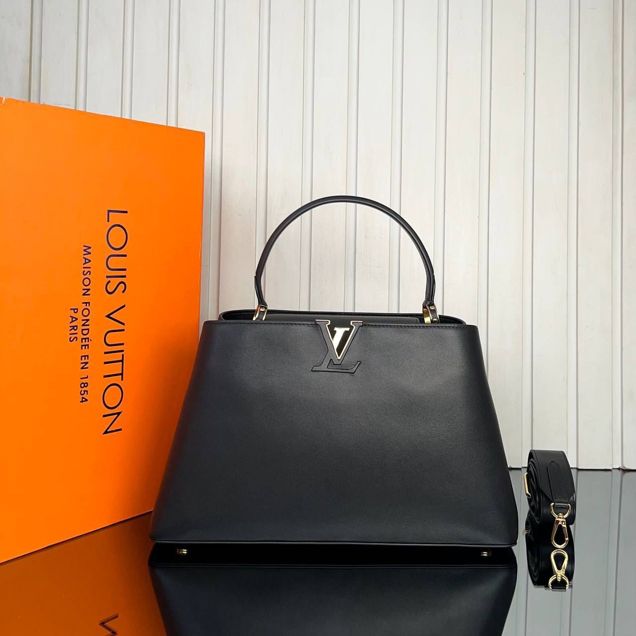 Louis Vuitton Capucines Souple GM