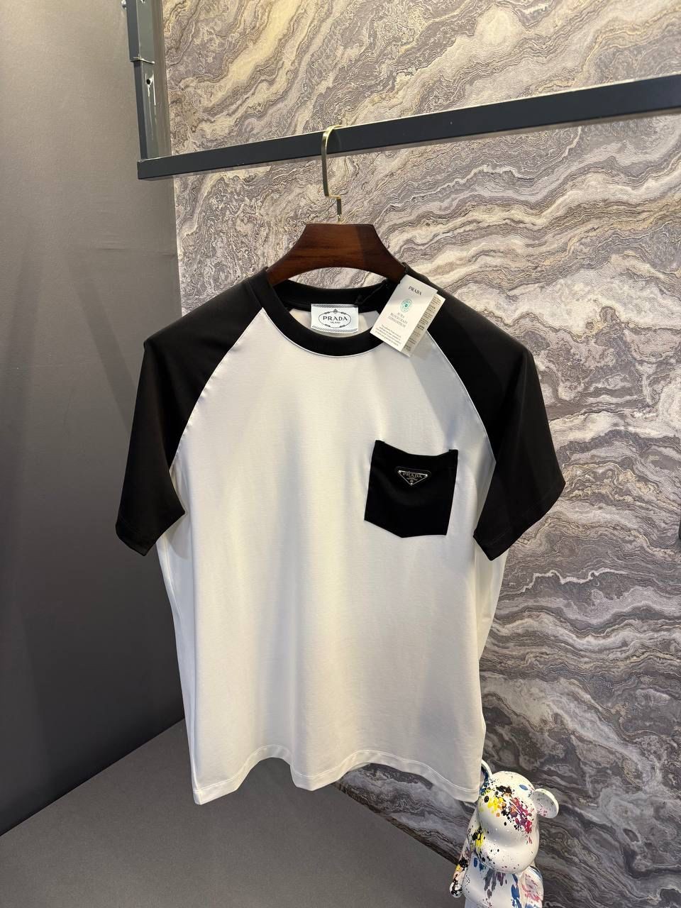 PRADA Metal Logo ve Cep Detaylı Beyaz Erkek T-Shirt 9314