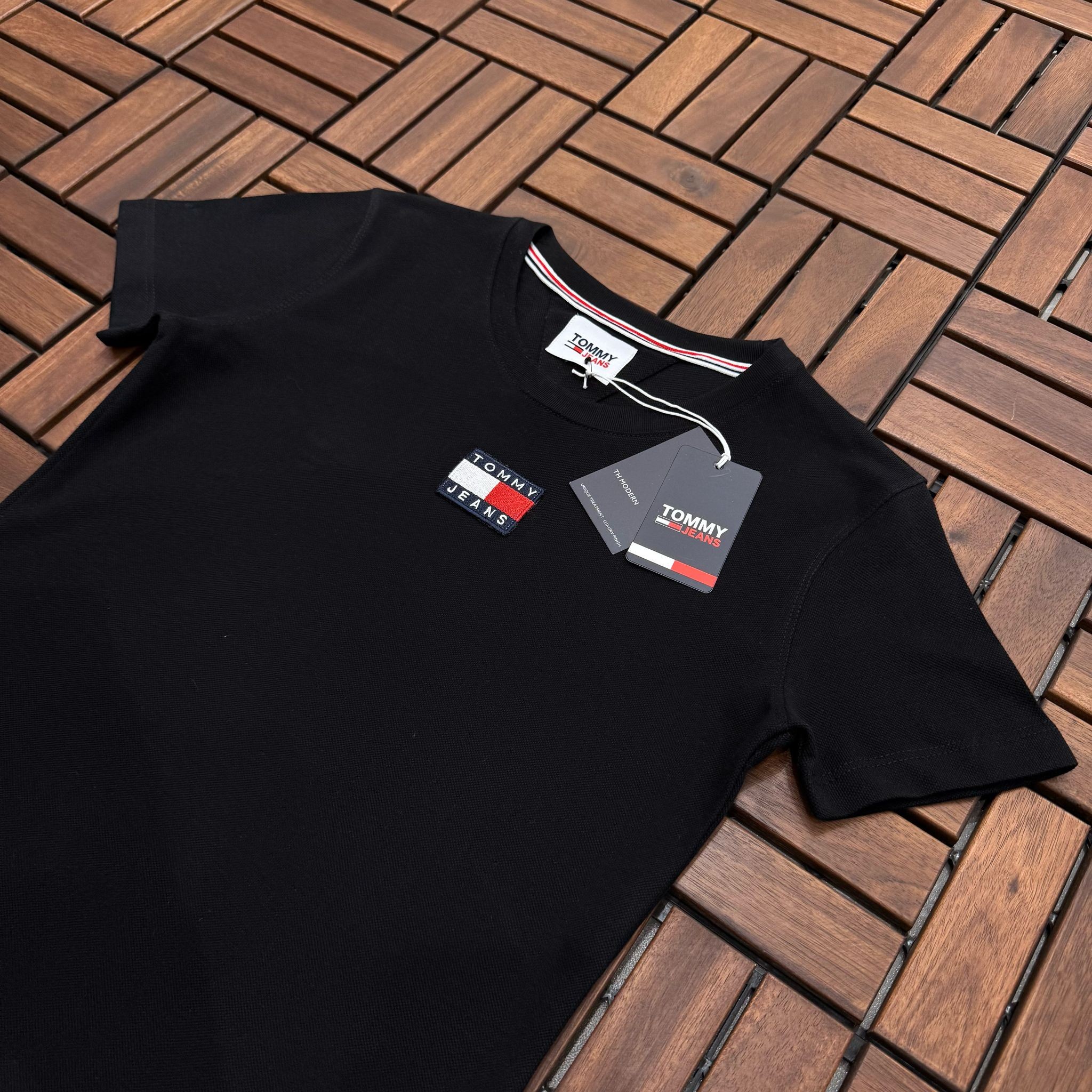 TOMMY JEANS Nakış Logo Detaylı Siyah Kadın T-Shirt BES152