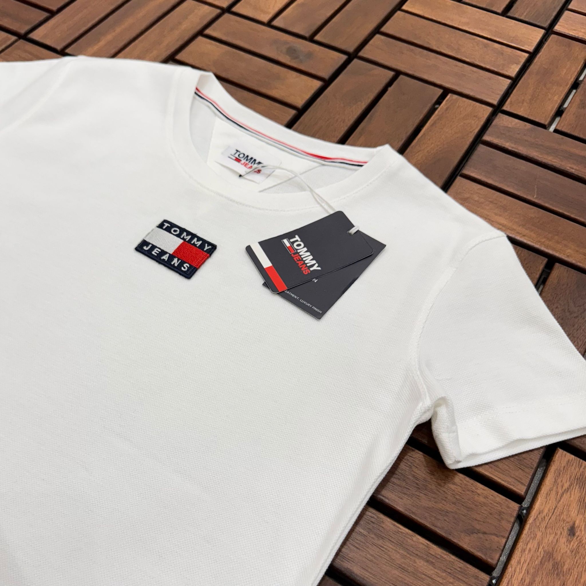 TOMMY JEANS Nakış Logo Detaylı Beyaz Kadın T-Shirt BES152