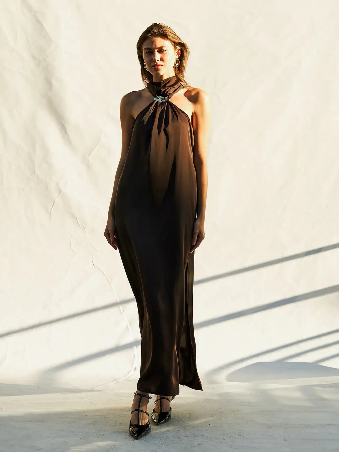 Berhani Tokalı Yırtmaçlı Uzun Kahve Kadın Saten Elbise 111631