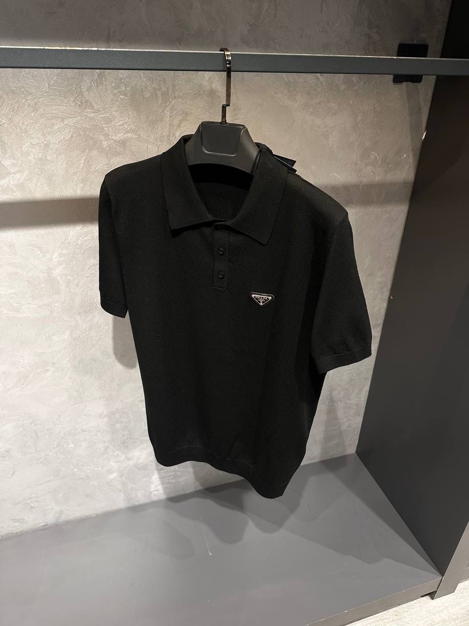 Prada Arma Detaylı Siyah Erkek T-shirt