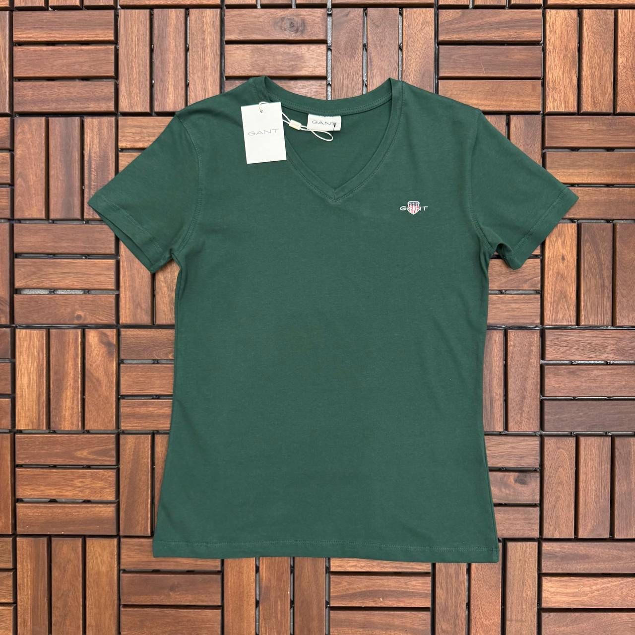 GANT V Yaka Nakış Detaylı Yeşil Kadın T-Shirt BES171