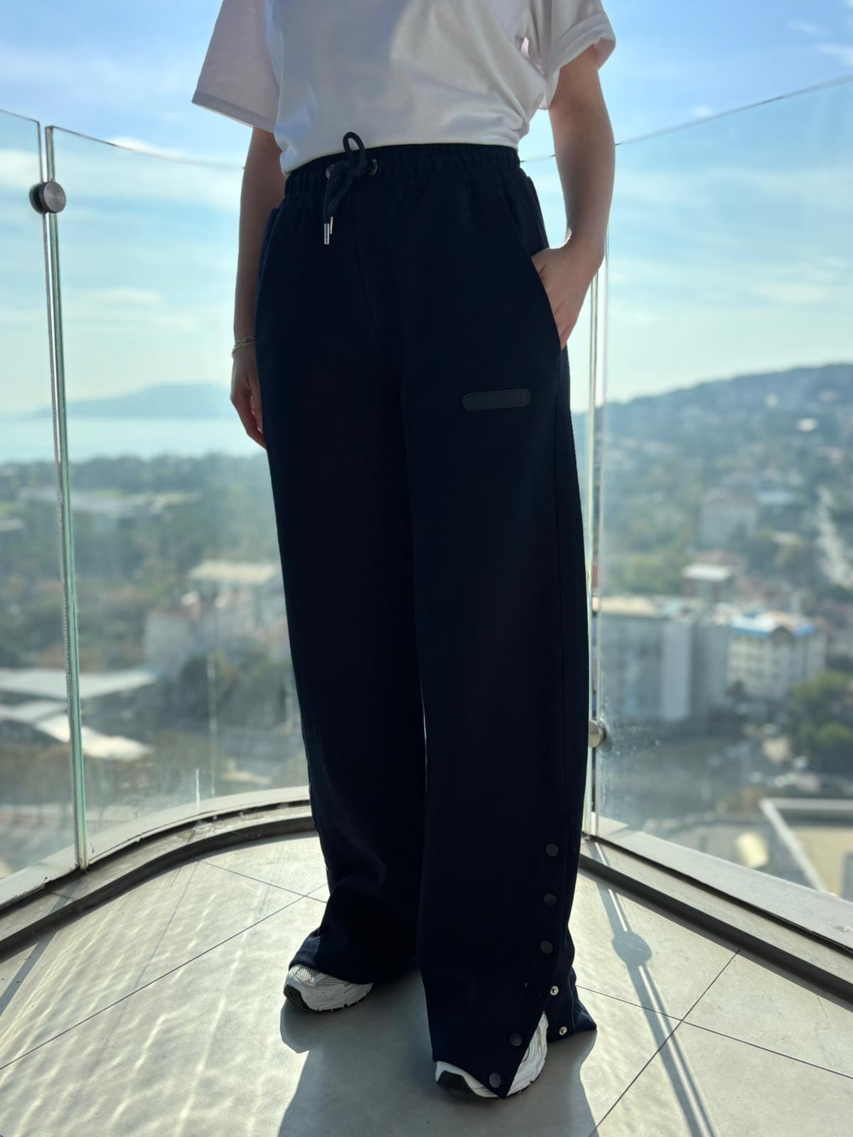 Berhani Pike Kumaş Paça Çıt Çıt Detaylı Lacivert Kadın Eşofman Altı BRH01