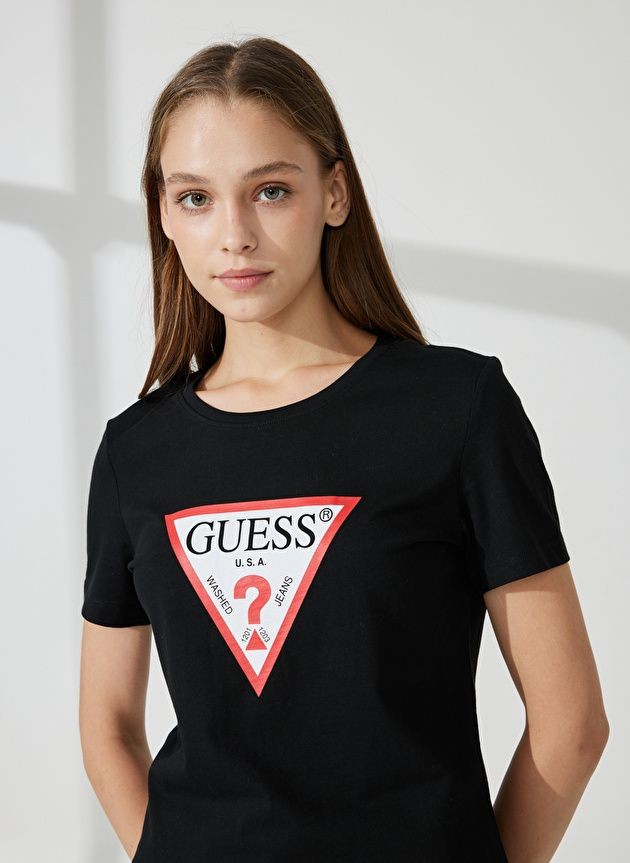 Guess Bisiklet Yaka Siyah Kadın T-Shirt