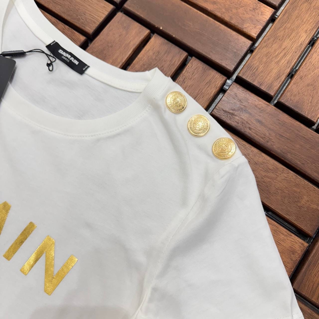 Balmain Beyaz Gold Detaylı Kadın T-shirt 5023