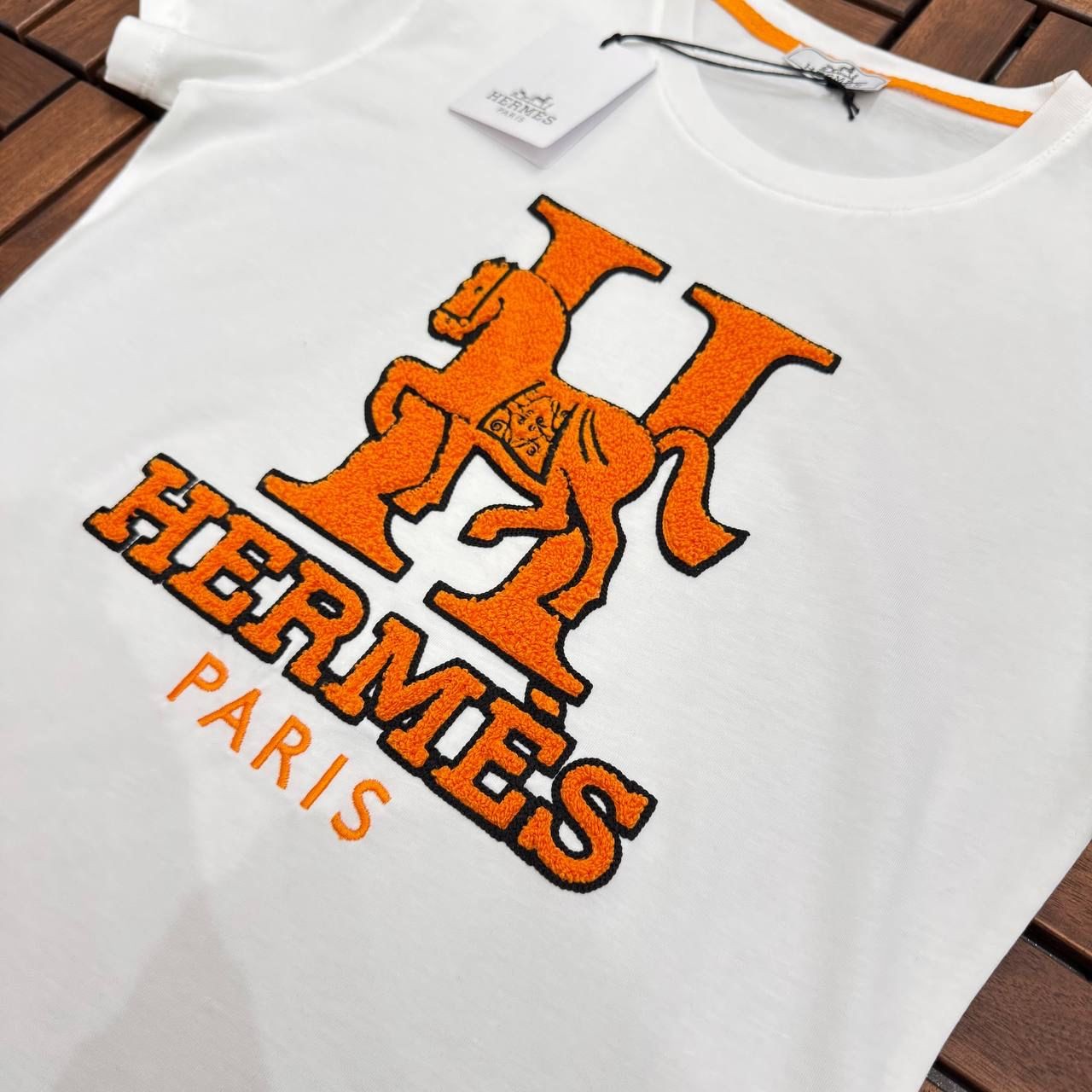 Hermes Nakış Detaylı Siyah Kadın T-shirt BES127