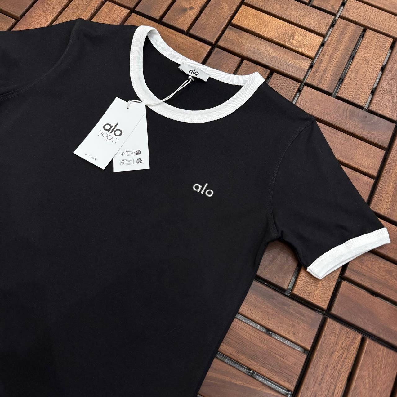 ALO Yaka Detaylı Siyah Kadın T-Shirt BES103