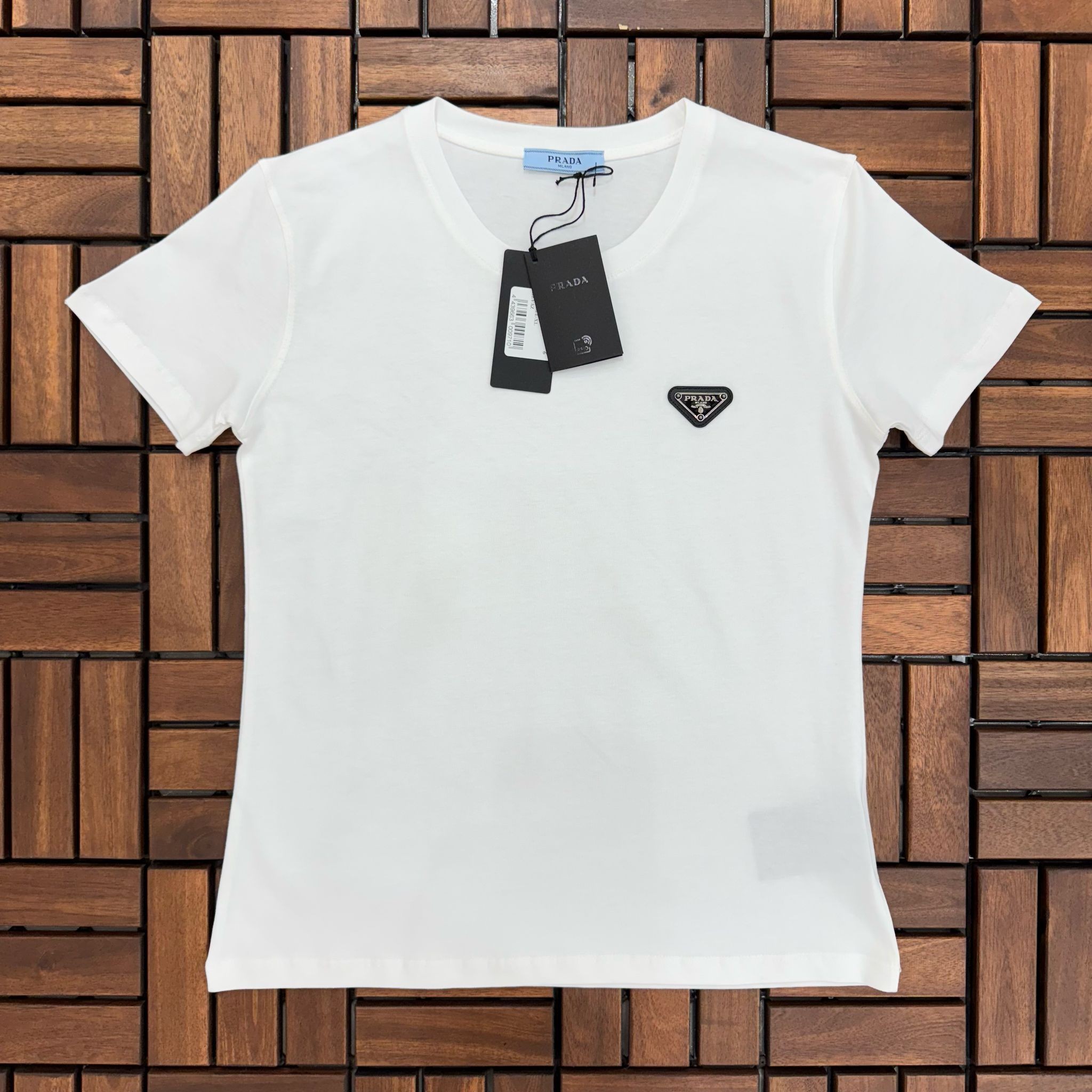 PRADA Metal Logo Detaylı Beyaz Kadın T-Shirt BES126