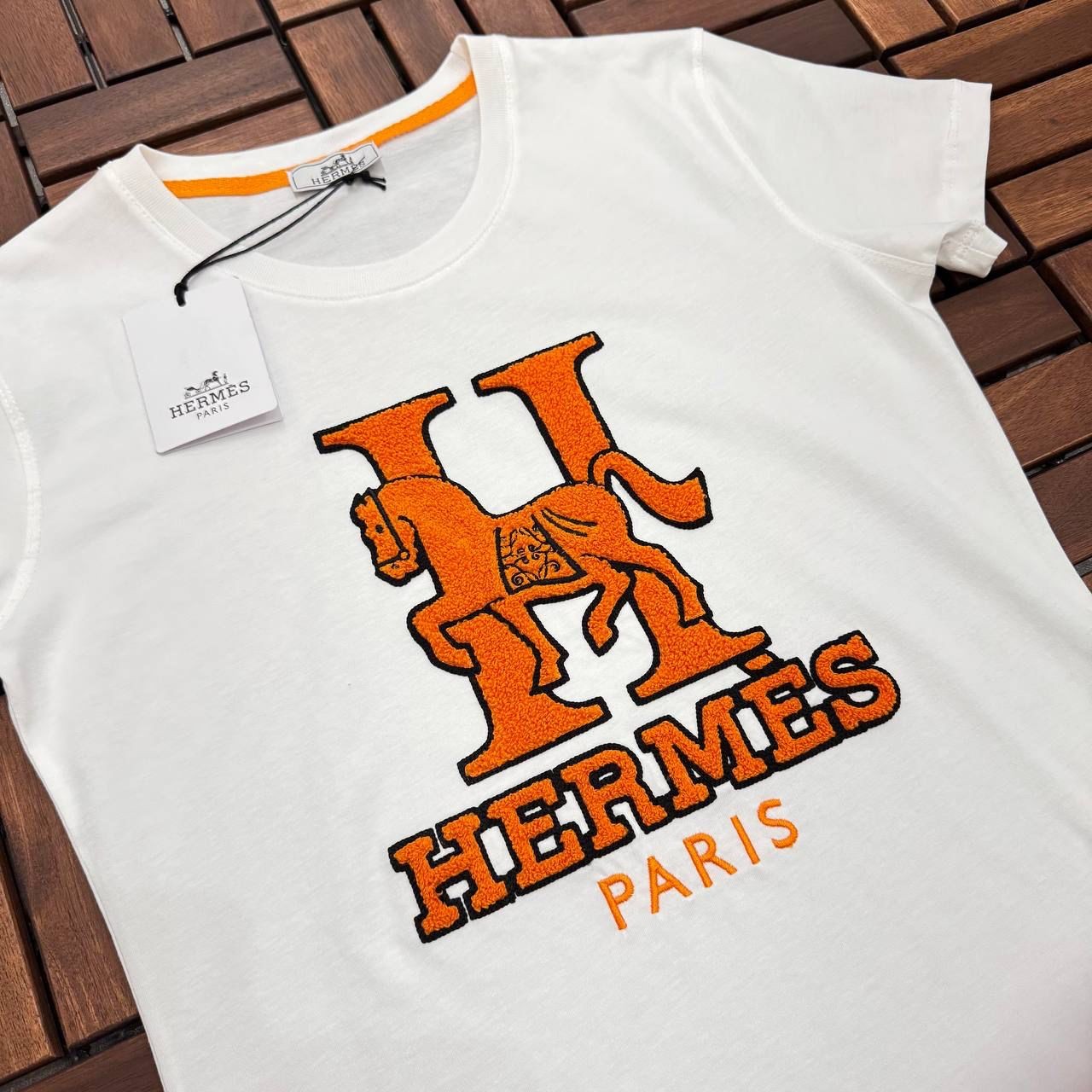 Hermes Nakış Detaylı Siyah Kadın T-shirt BES127