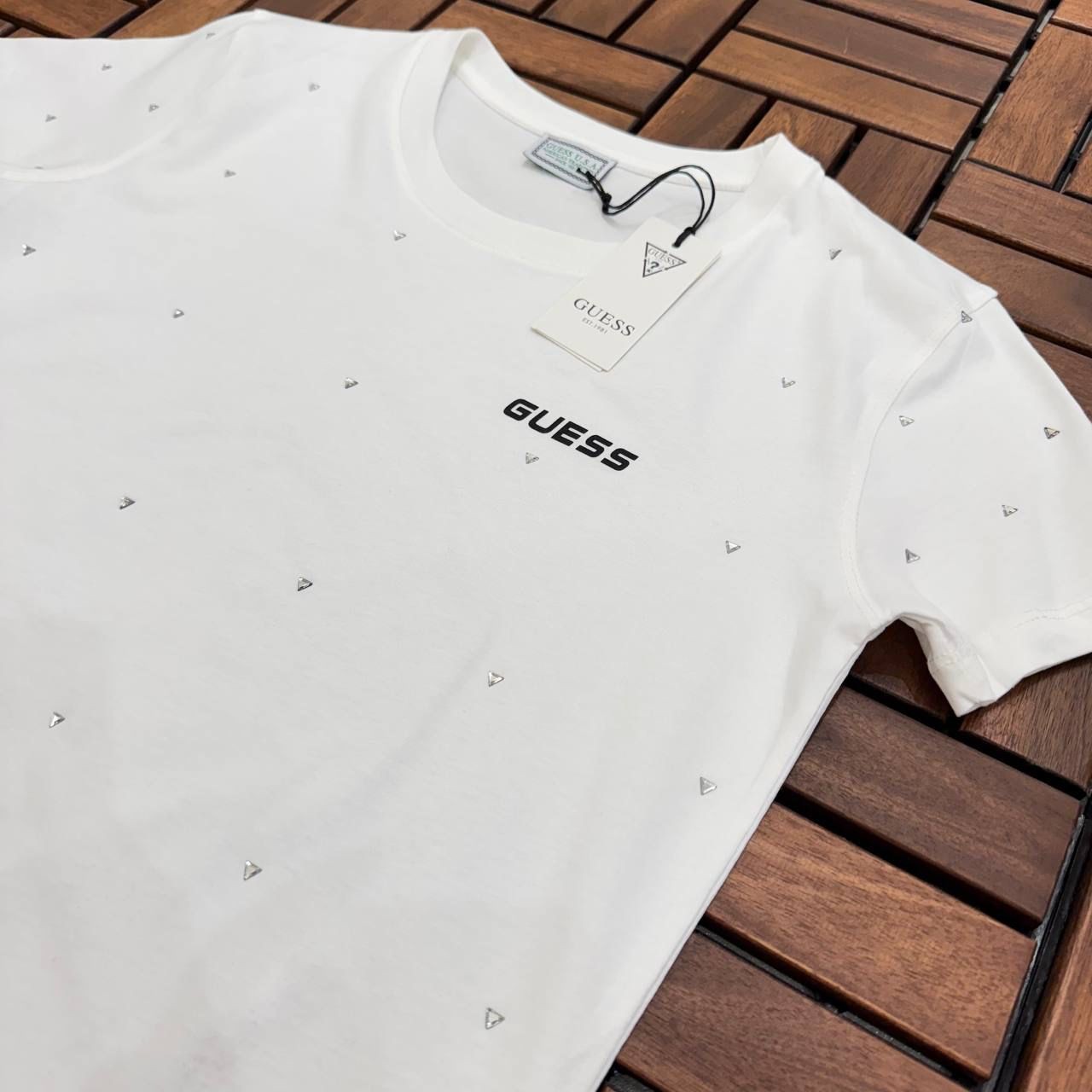 GUESS Boncuk Detaylı Beyaz Kadın T-Shirt ES89
