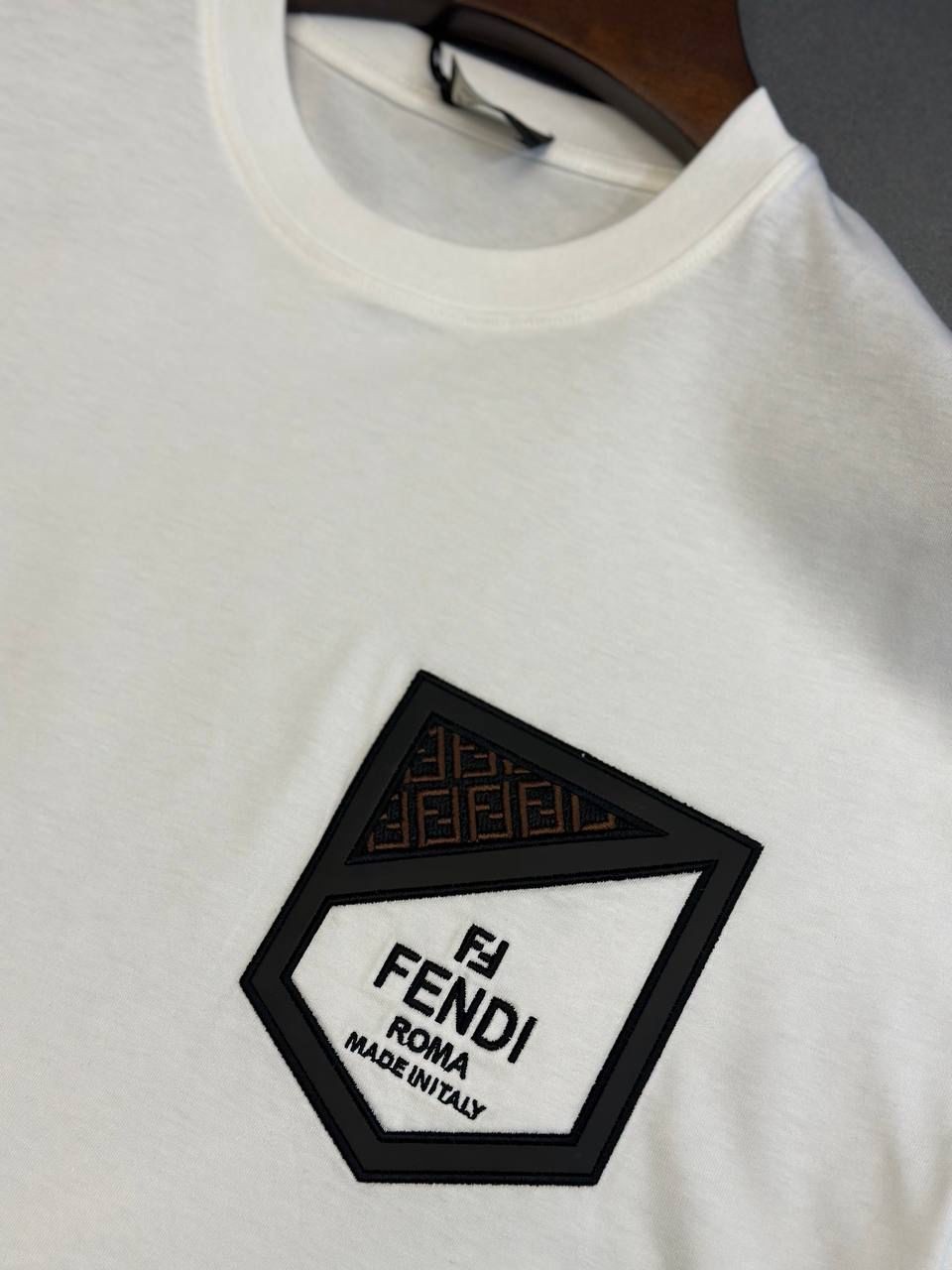 FENDI Nakış Detaylı Beyaz Erkek T-Shirt 9248