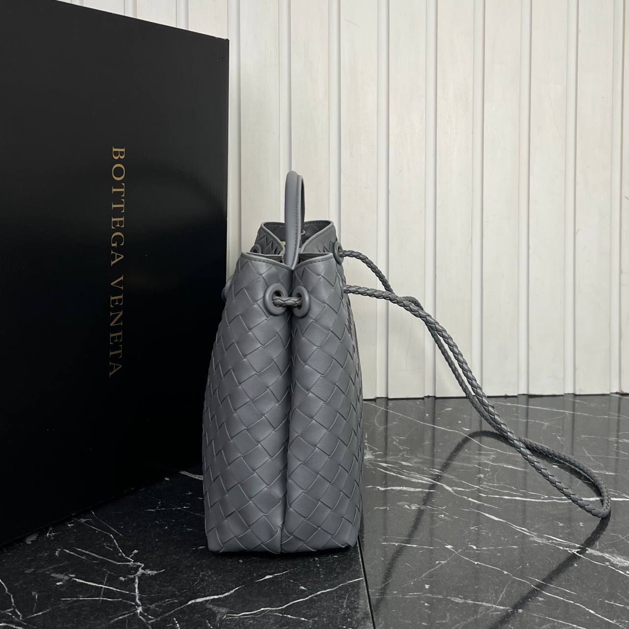 Bottega Veneta Koyu Gri Andiamo Big 32x25 cm