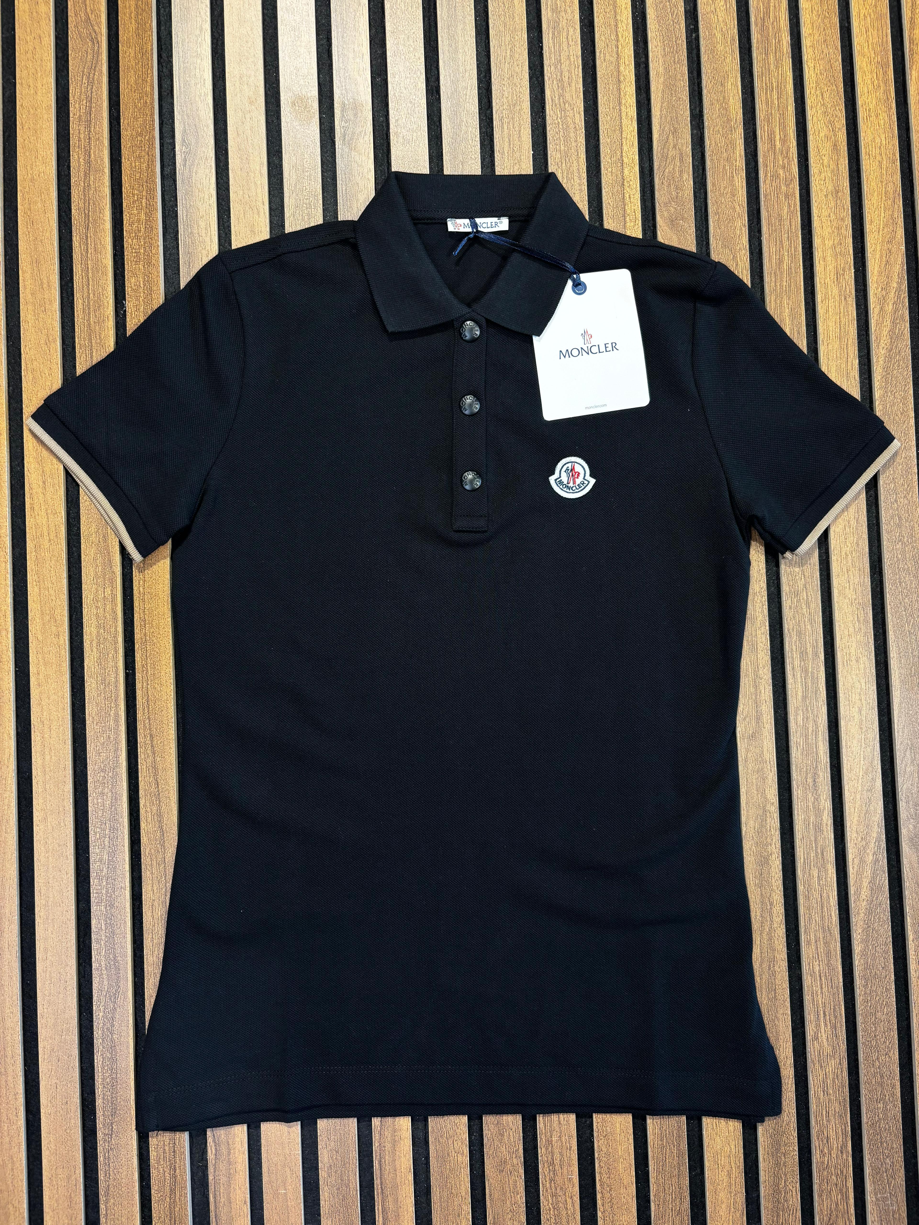 MONCLER Polo Yaka Logo Detaylı Siyah Kadın T-Shirt 3040