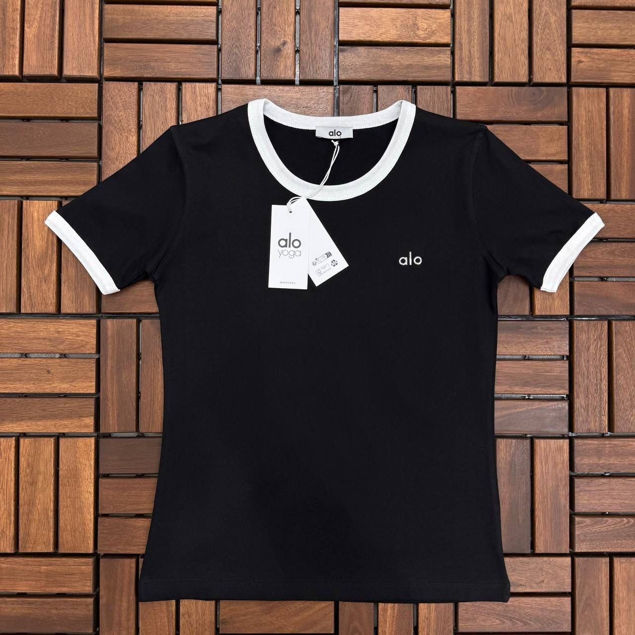 ALO Yaka Detaylı Siyah Kadın T-Shirt BES103