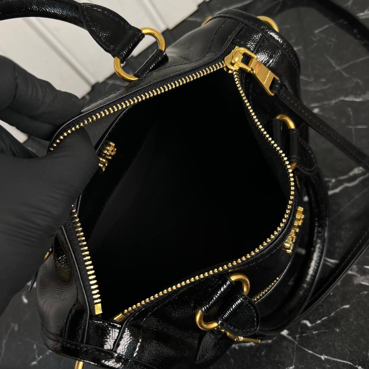Miu Miu Siyah Vitello Bag  26.5x18.5 cm 