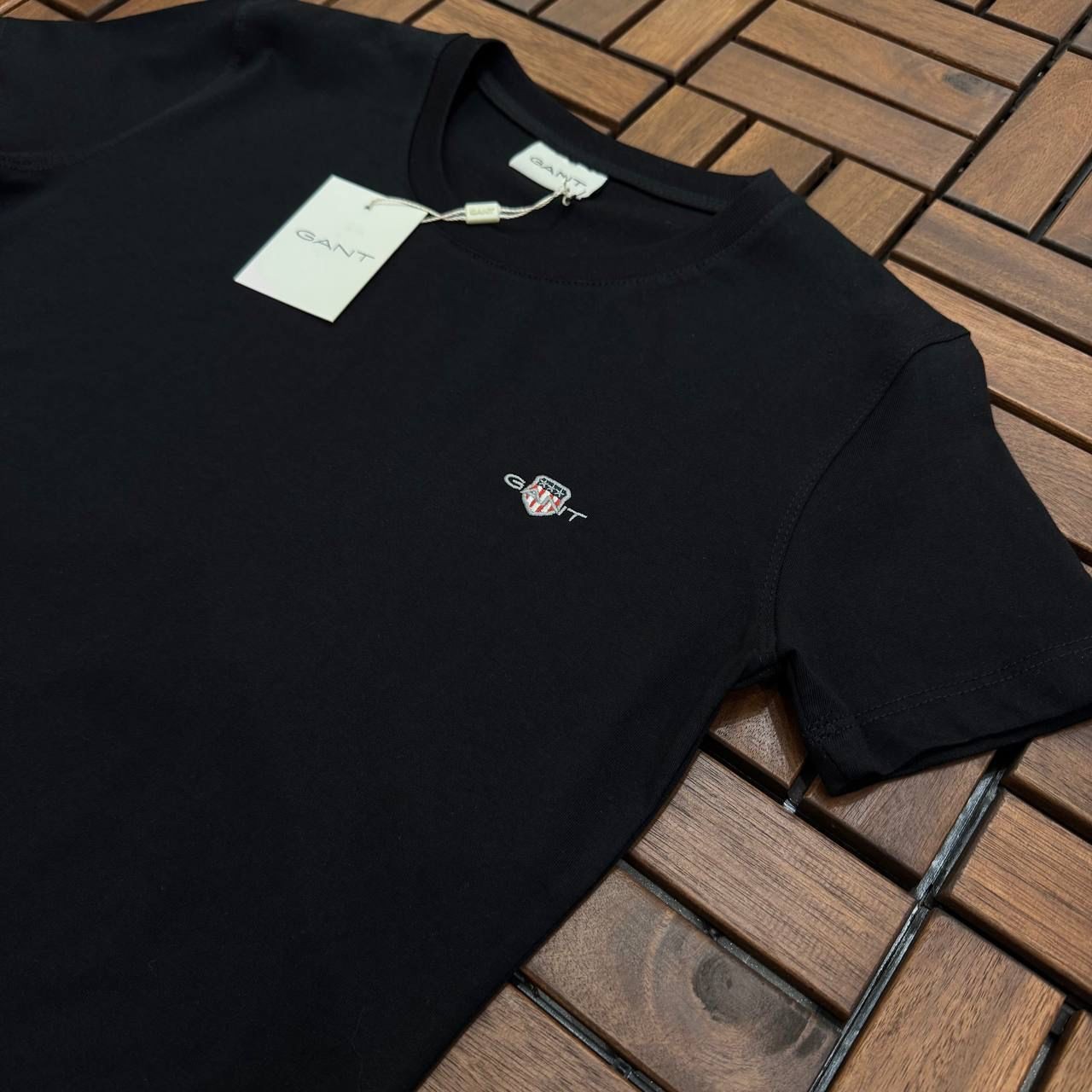 GANT Nakış Detaylı Siyah Kadın T-Shirt BES111