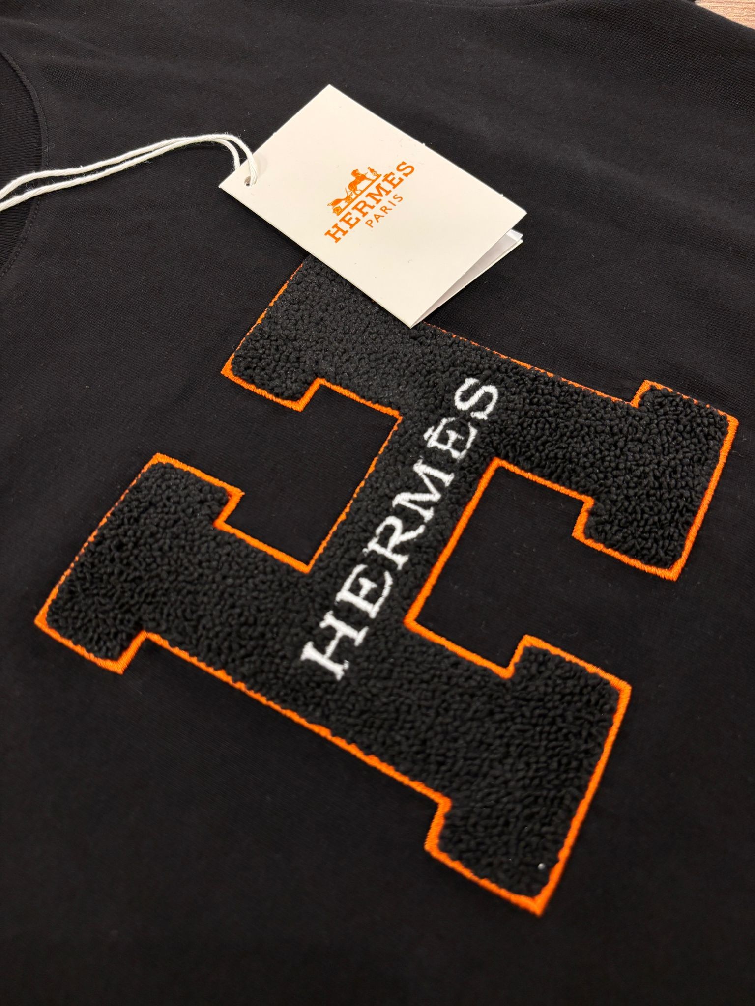 Hermes Nakış Detaylı Siyah Kadın T-shirt