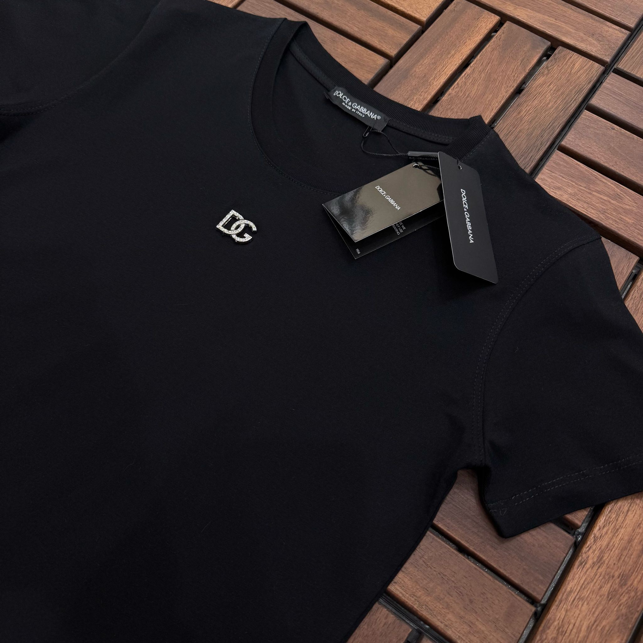 DOLCE GABBANA Metal Logo Detaylı Siyah Kadın T-Shirt BES131