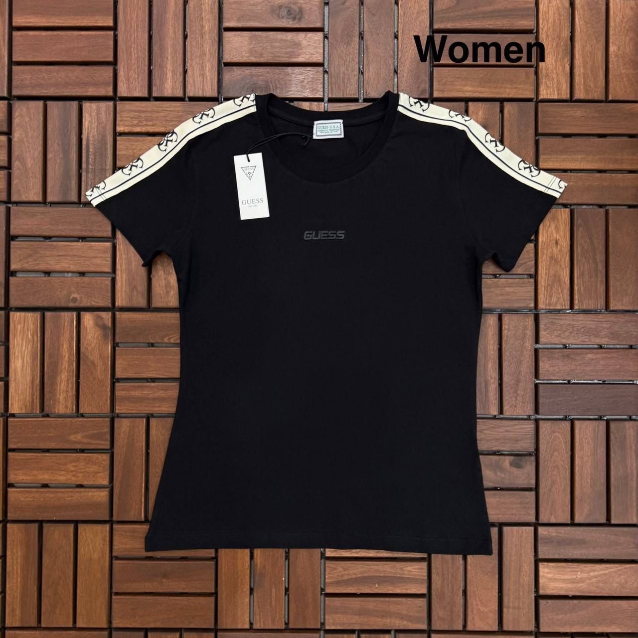 Guess Baskı Detaylı Siyah Kadın T-Shirt BES198
