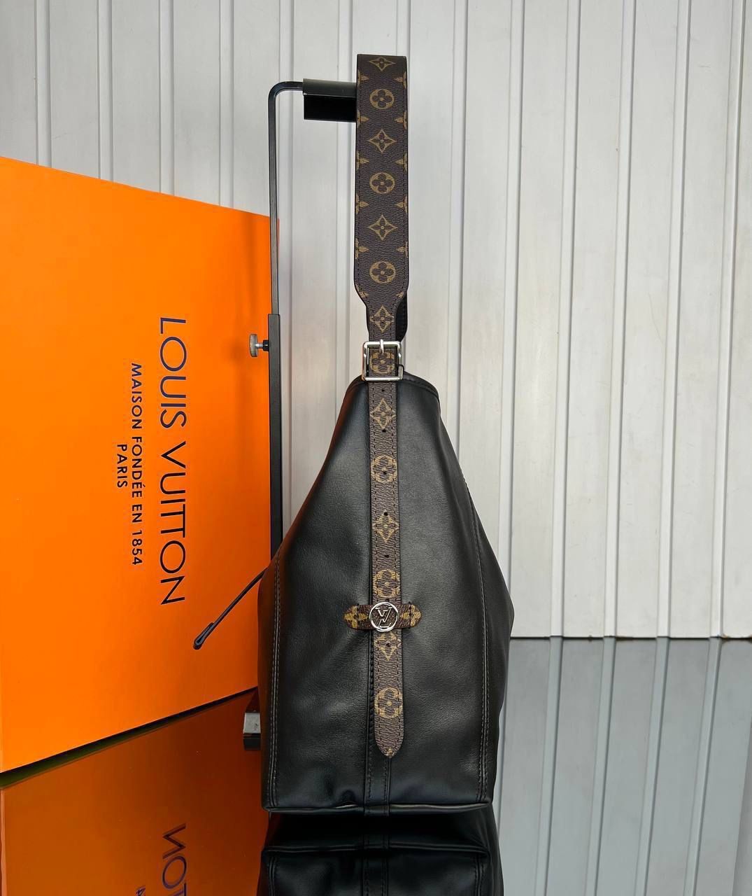 Louis Vuitton Siyah CarryAll MM  Hakiki Deri 41x27 cm 