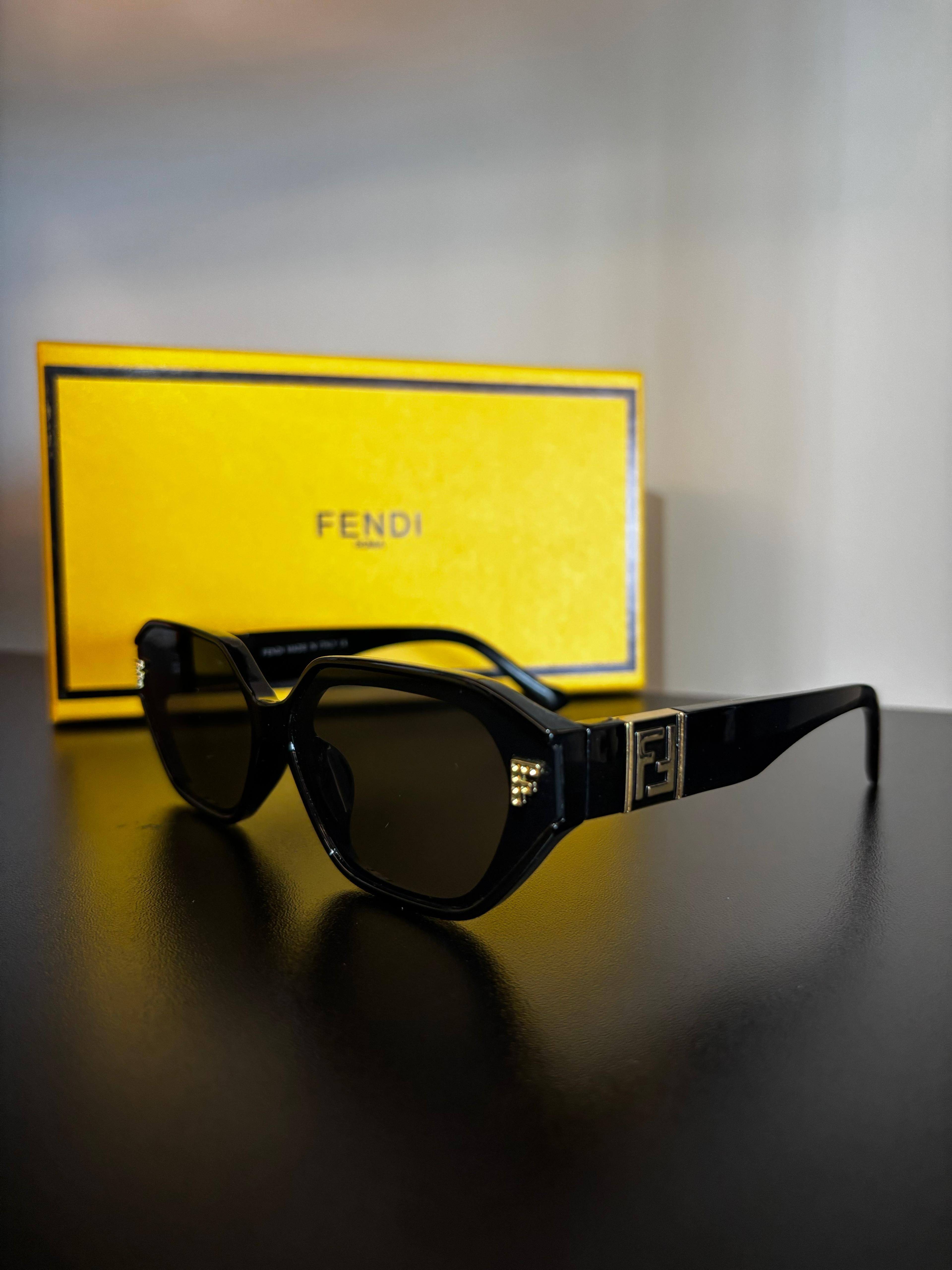 Fendi Siyah Kadın Güneş Gözlüğü