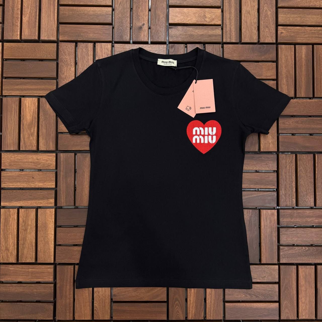 MIU MIU Nakış Kalp ve Logo Detaylı Siyah Kadın T-Shirt BES79