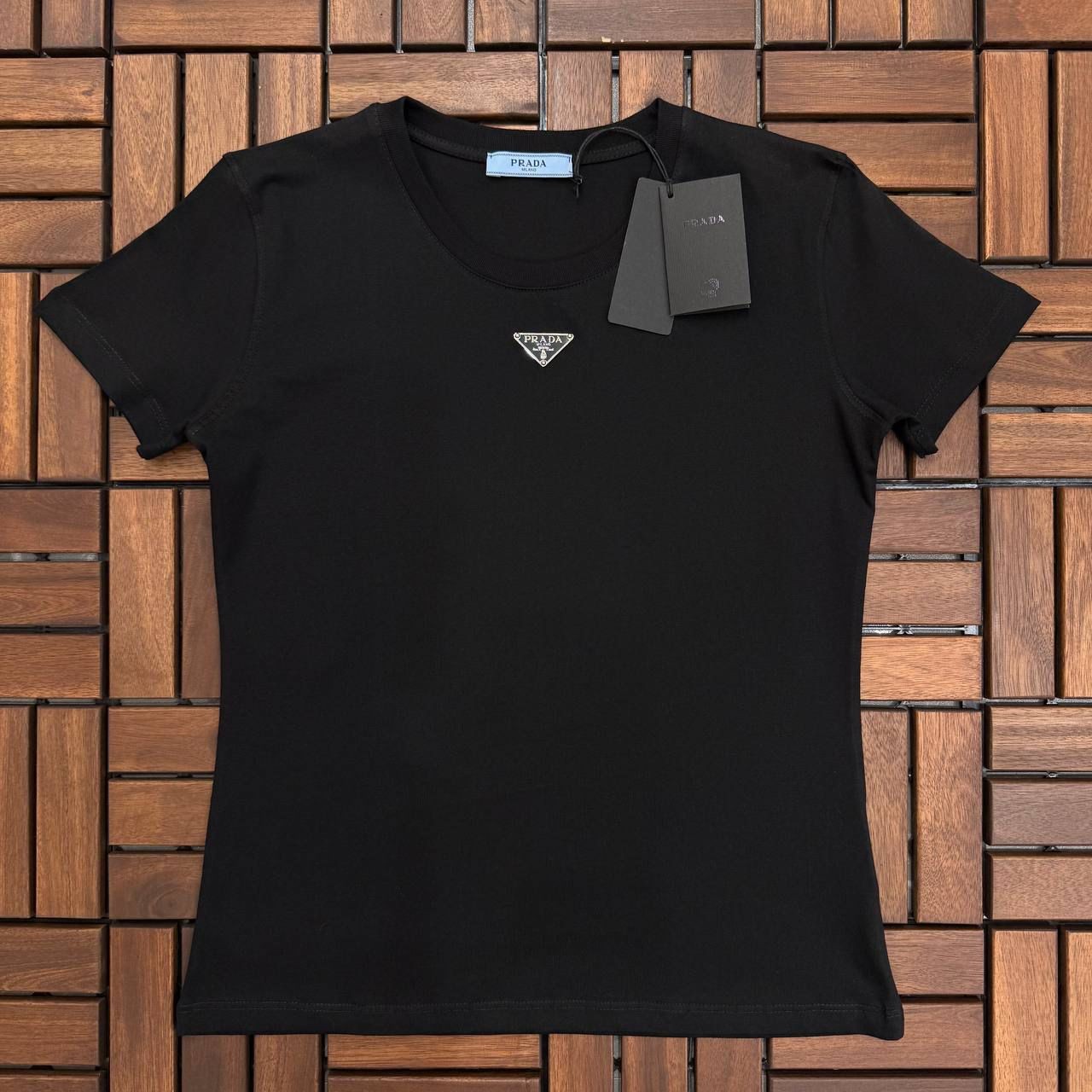PRADA Metal Logo Detaylı Siyah Kadın T-Shirt BES31