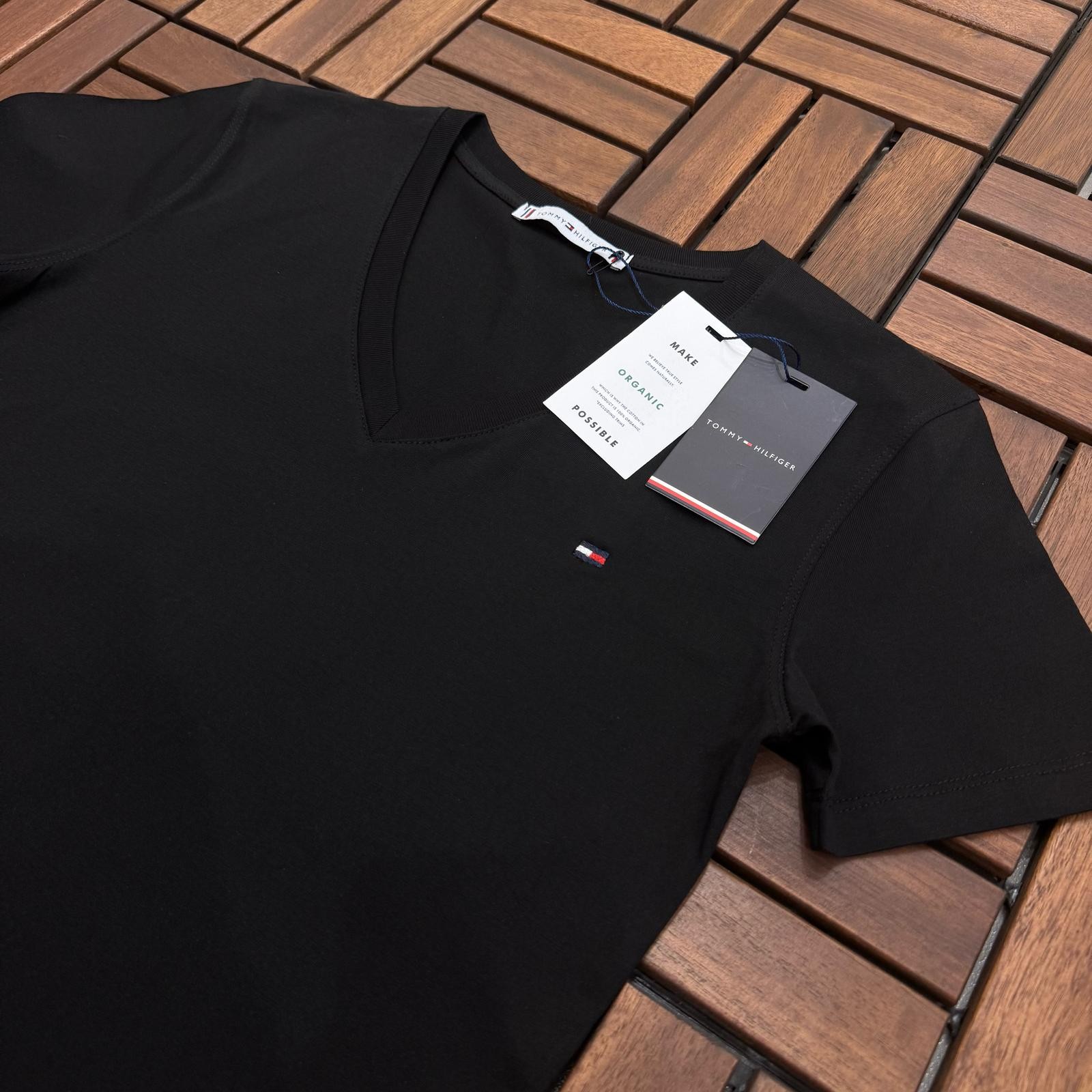 TOMMY HILFIGER V Yaka Siyah Kadın T-Shirt 2559-2