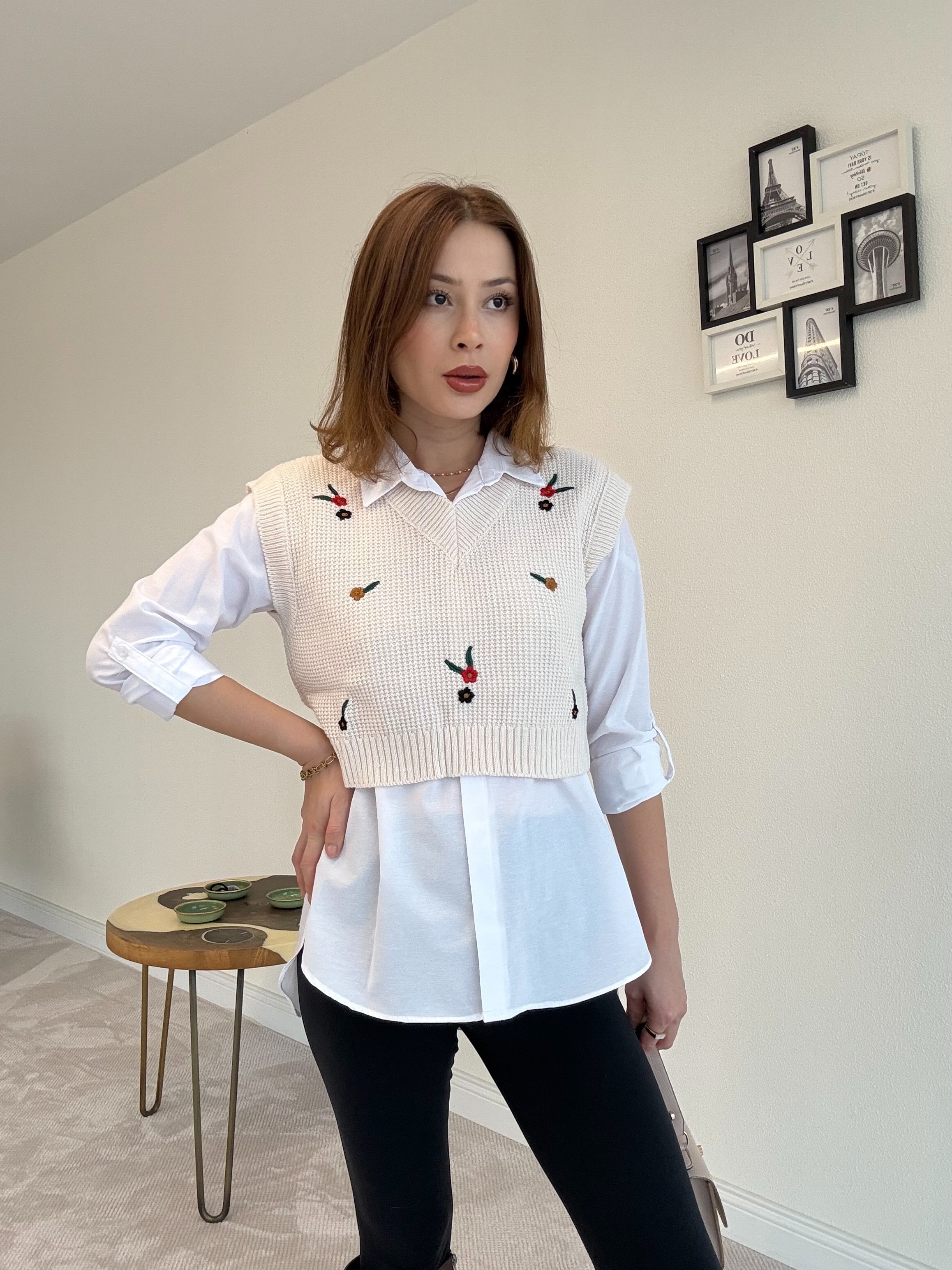 Çiçek Nakışlı Süveter - BEJ