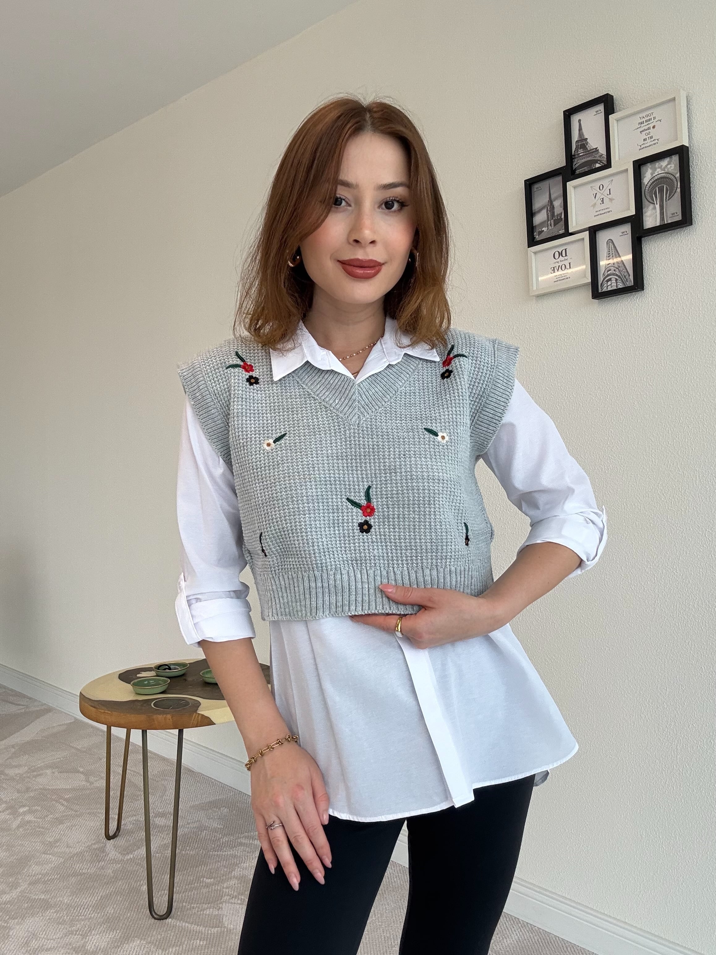 Çiçek Nakışlı Süveter - GRİ