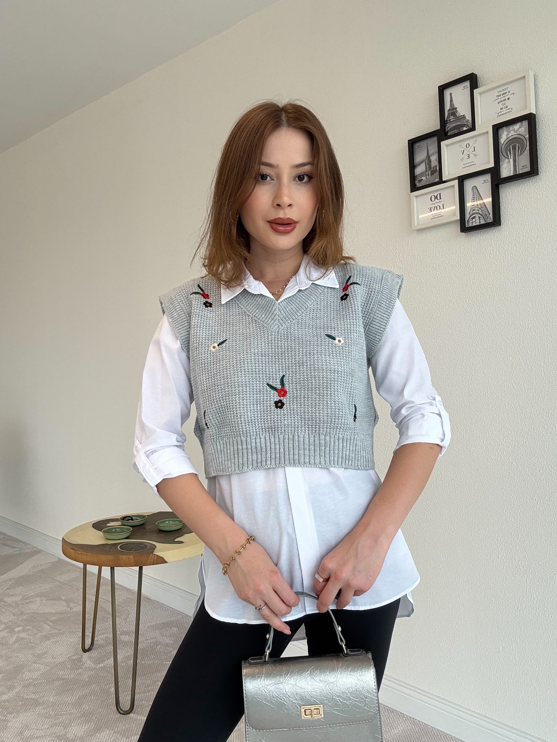 Çiçek Nakışlı Süveter - GRİ