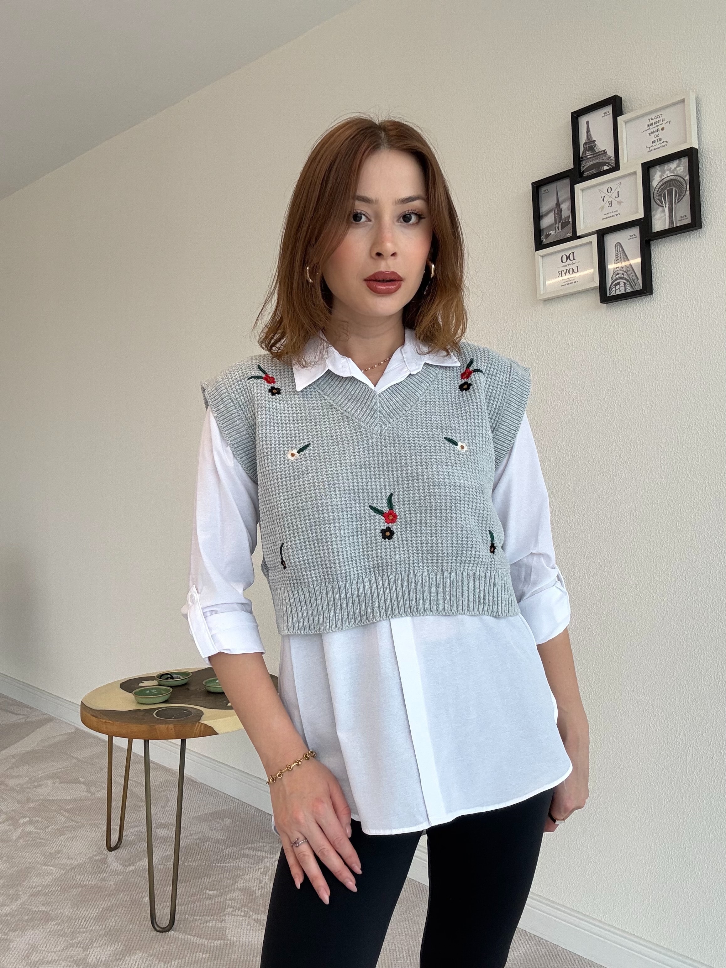 Çiçek Nakışlı Süveter - GRİ